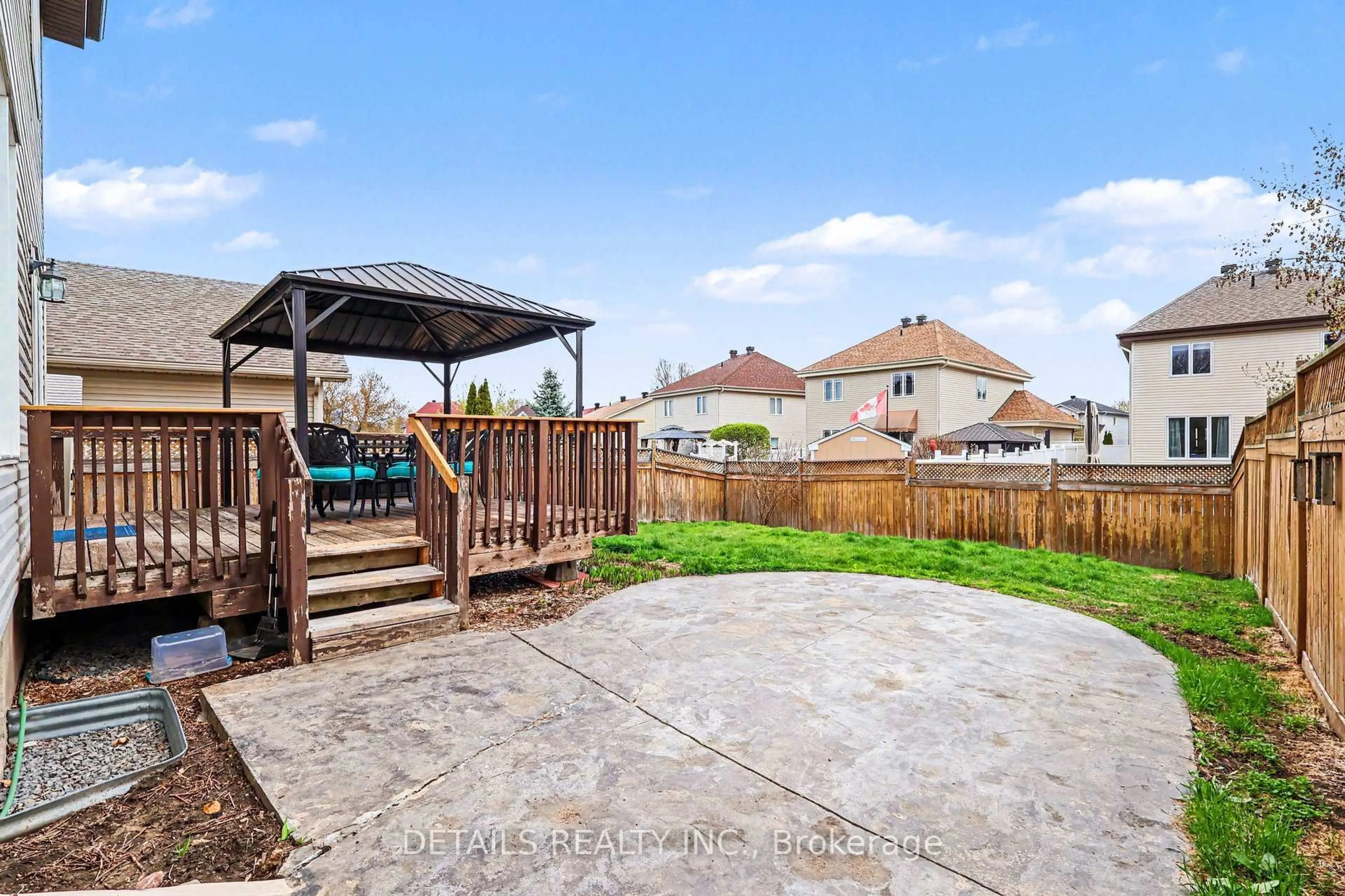 Patio, street for 212 Sandra Cres, Clarence-Rockland Ontario K4K 1R9