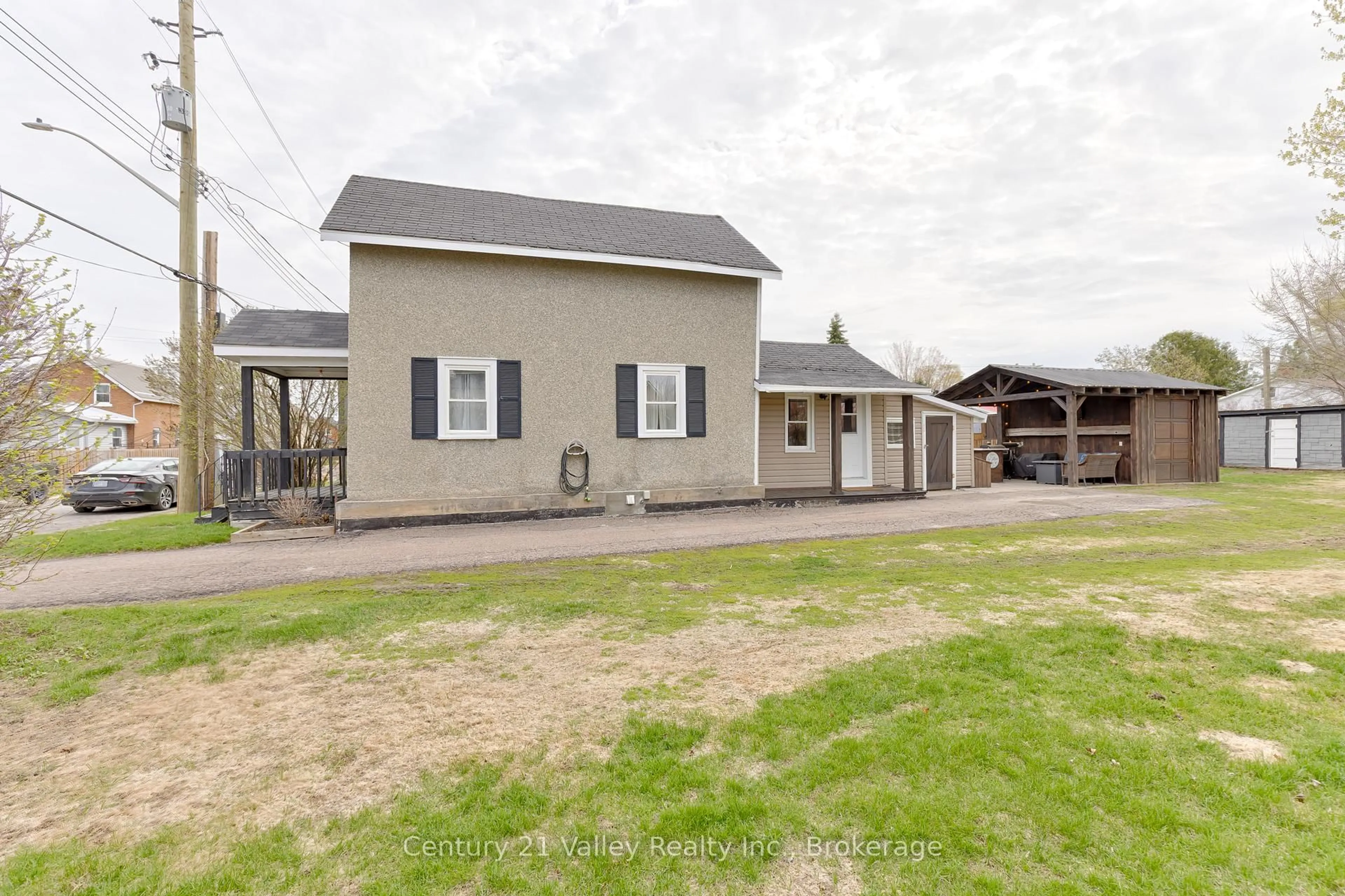 A pic from outside/outdoor area/front of a property/back of a property/a pic from drone, street for 319 Mary Ave, Renfrew Ontario K7V 3P3