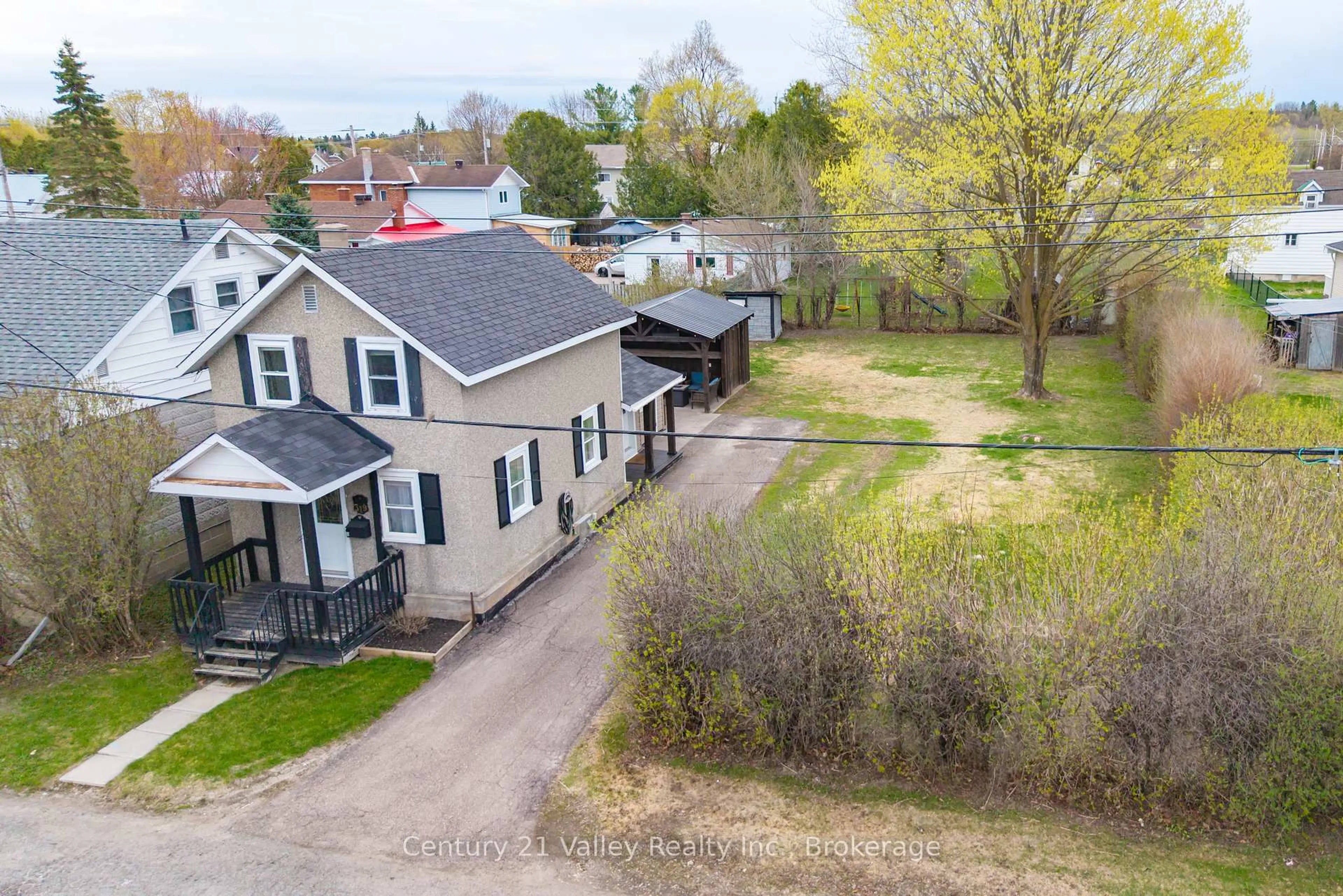 A pic from outside/outdoor area/front of a property/back of a property/a pic from drone, street for 319 Mary Ave, Renfrew Ontario K7V 3P3