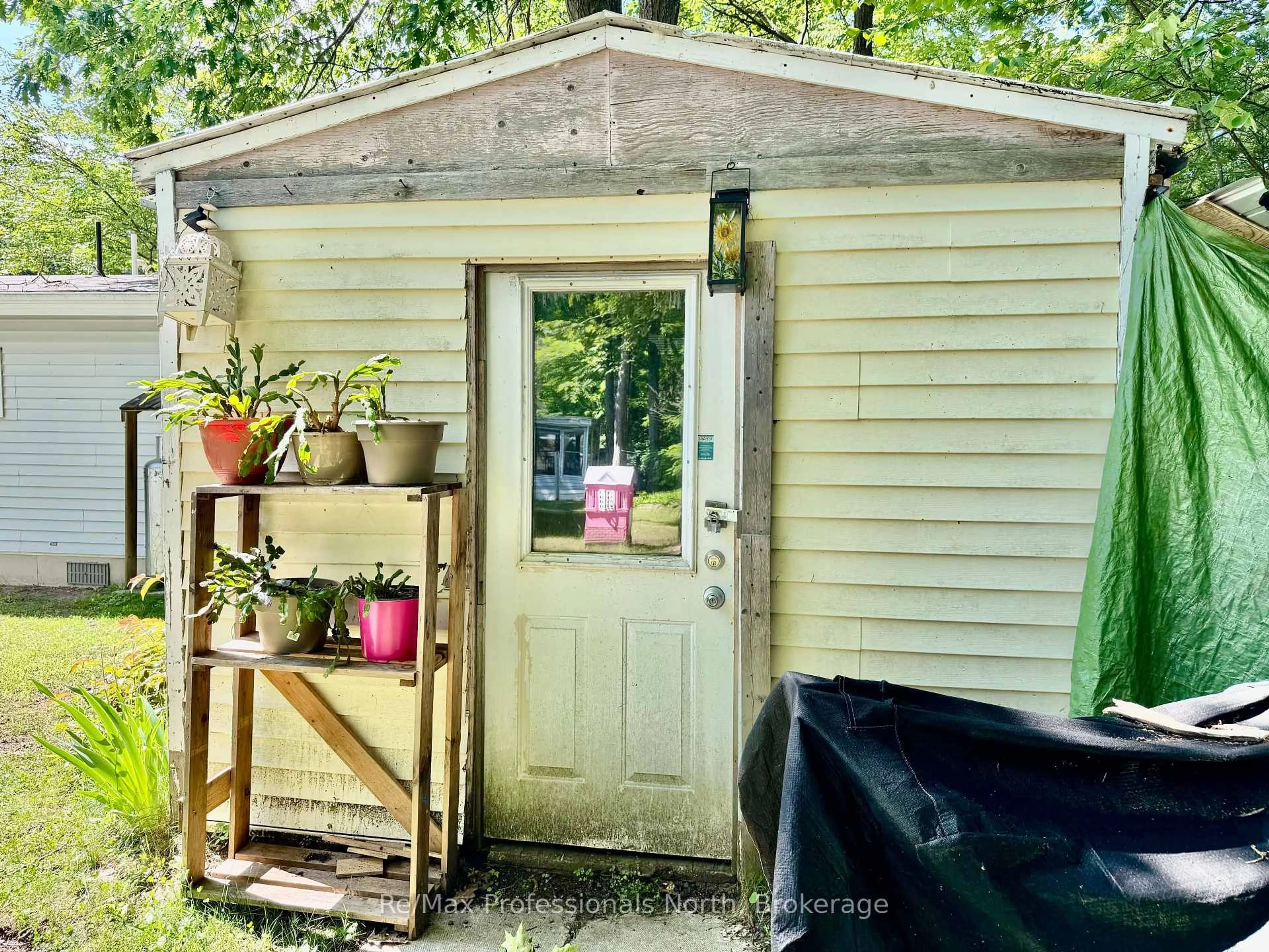 Shed for 1007 RACOON Rd #72, Gravenhurst Ontario P1P 0C3