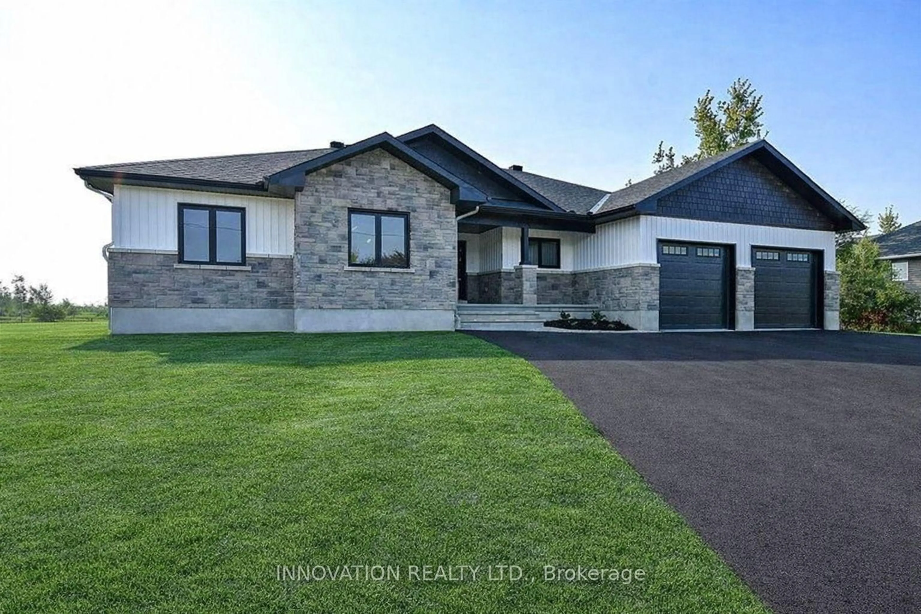 Home with vinyl exterior material, unknown for 10472 St John St, North Dundas Ontario K0E 1S0