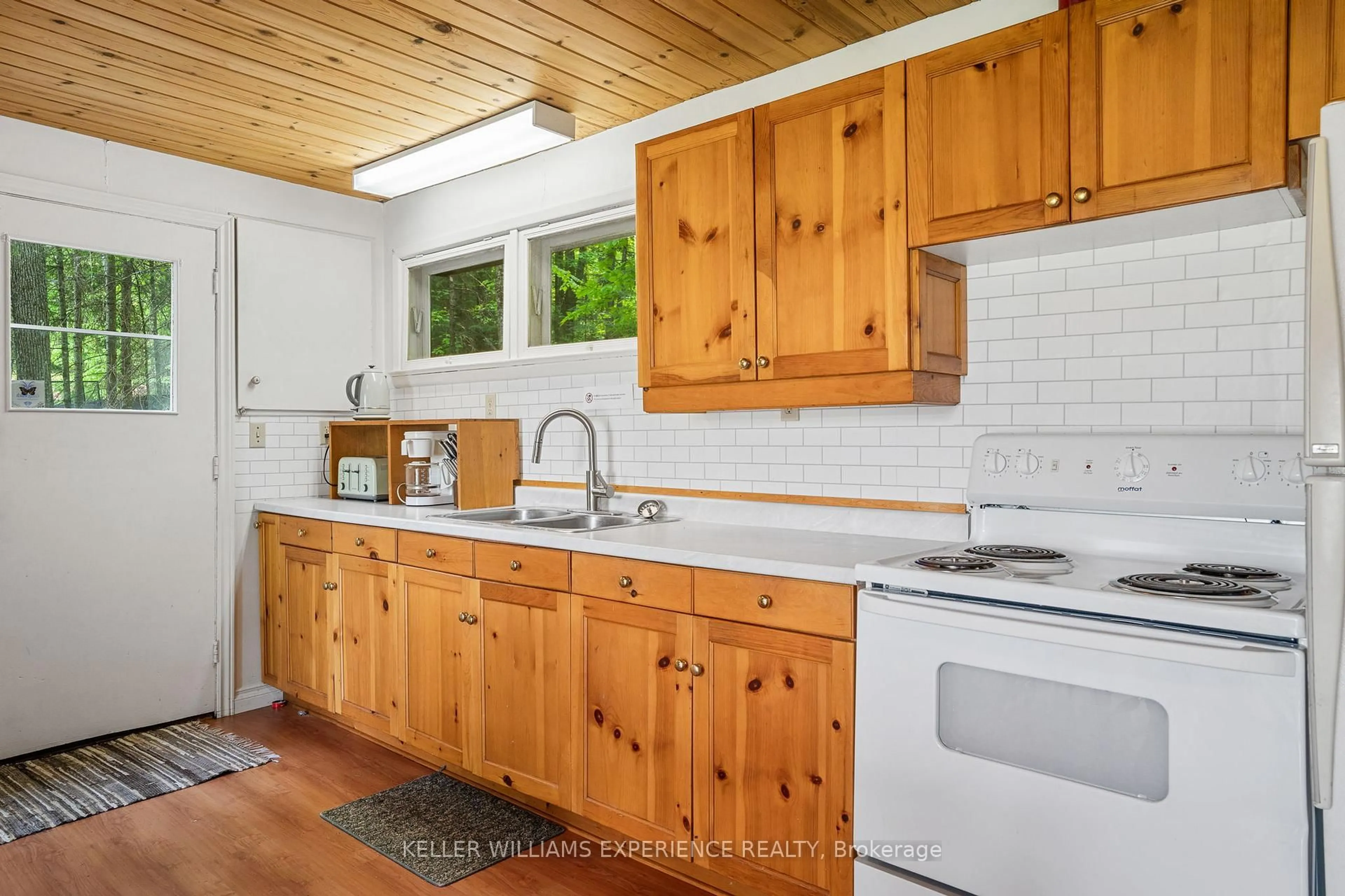 Standard kitchen, unknown for 1049 Elsie Bay Dr, Minden Hills Ontario K0M 2K0