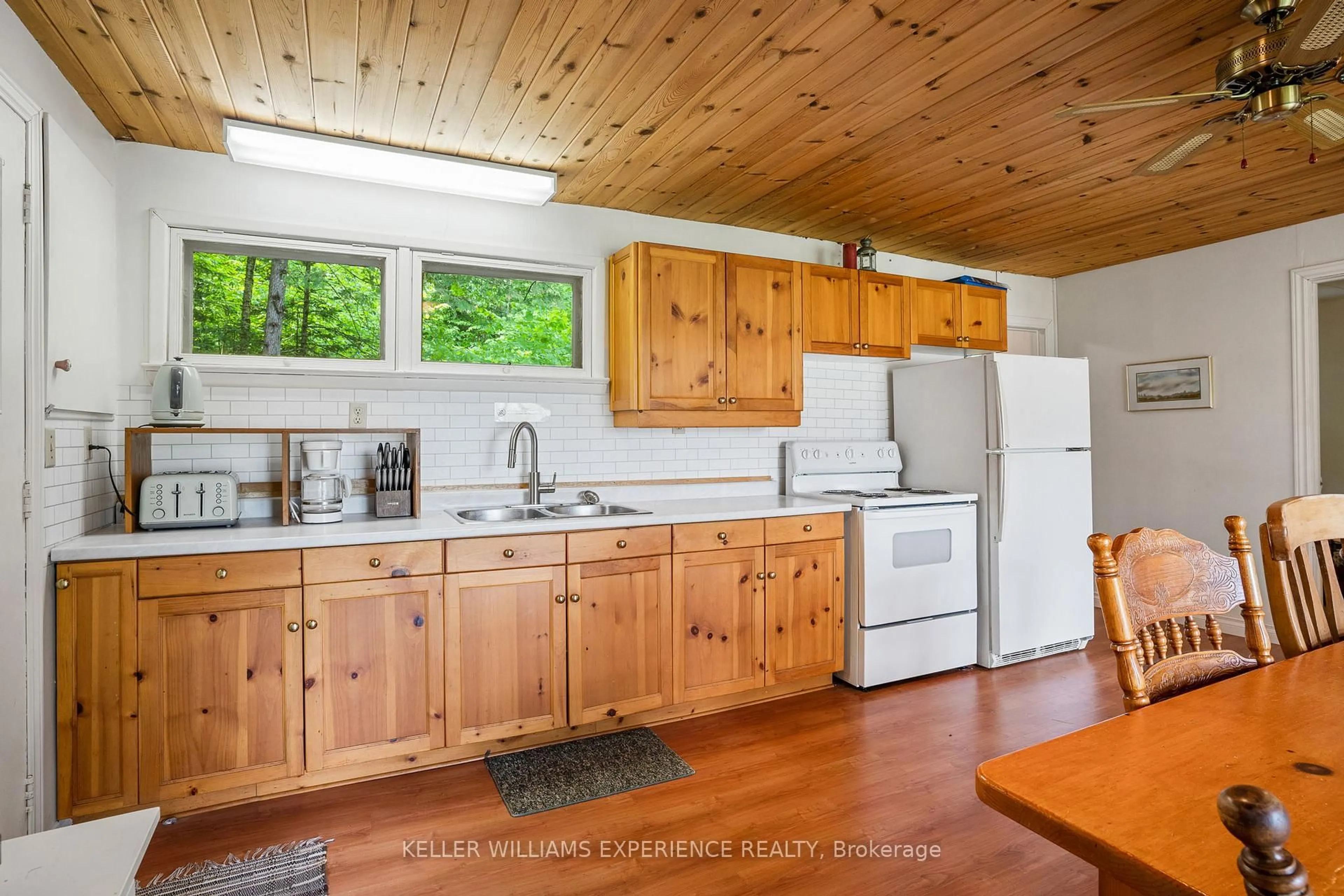 Standard kitchen, unknown for 1049 Elsie Bay Dr, Minden Hills Ontario K0M 2K0