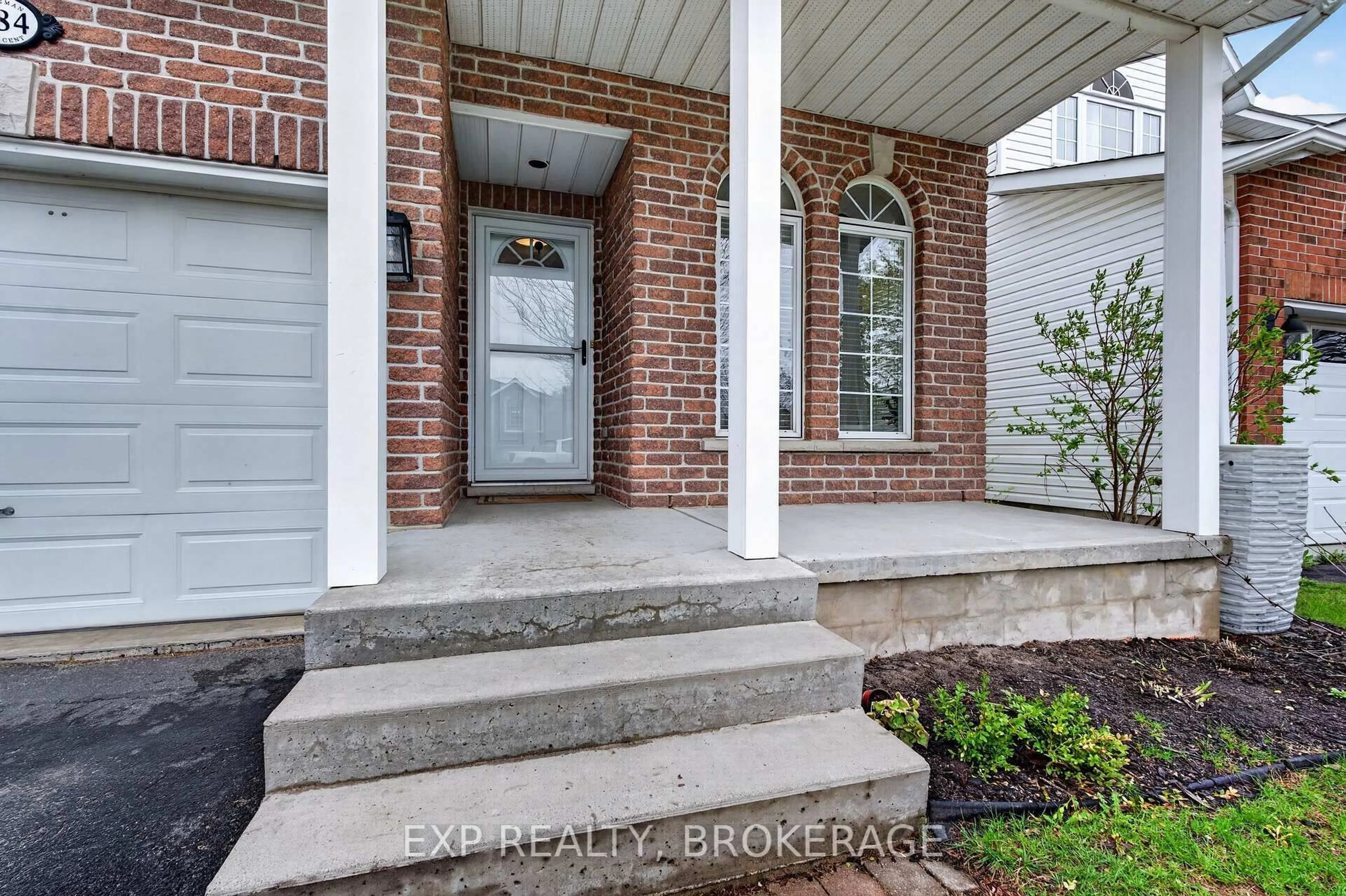Indoor entryway for 584 FREEMAN Cres, Kingston Ontario K7K 7H6