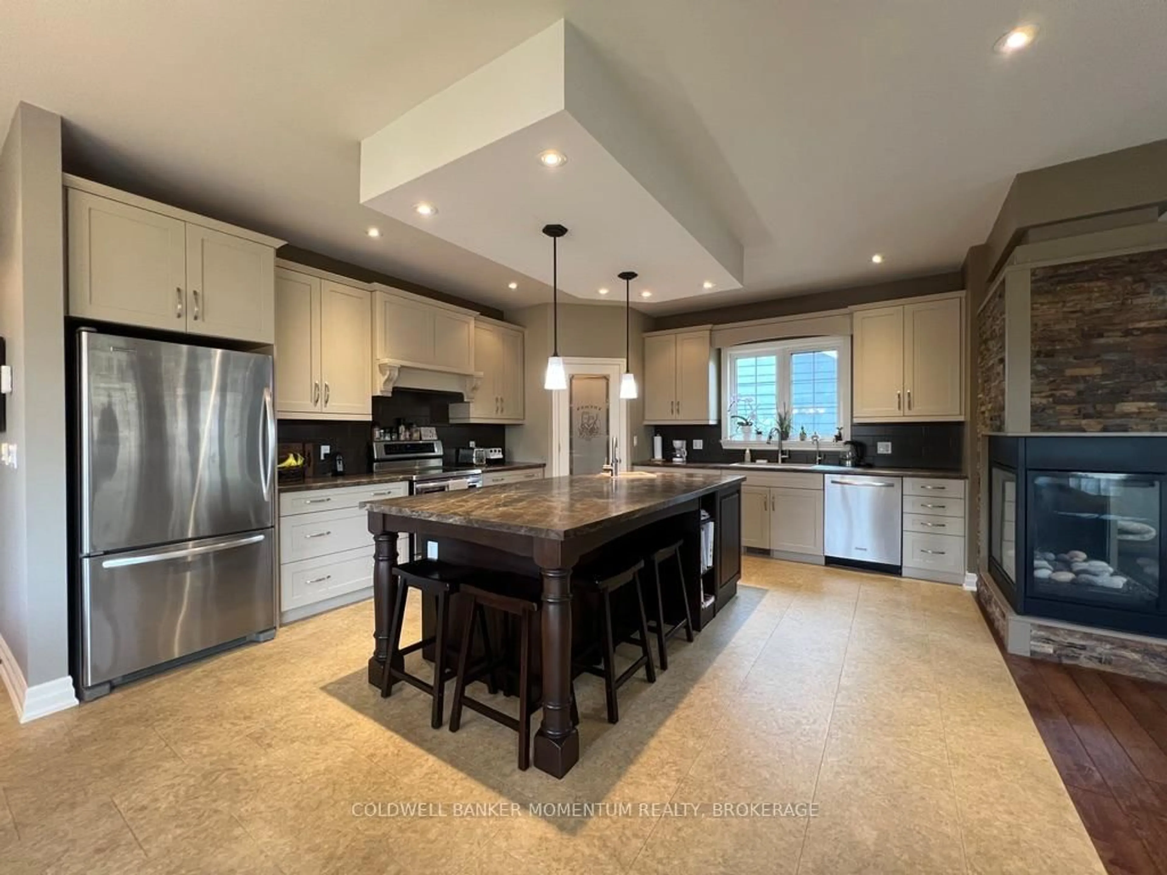 Open concept kitchen, ceramic/tile floor for 22 John St, St. Catharines Ontario L2N 4P1