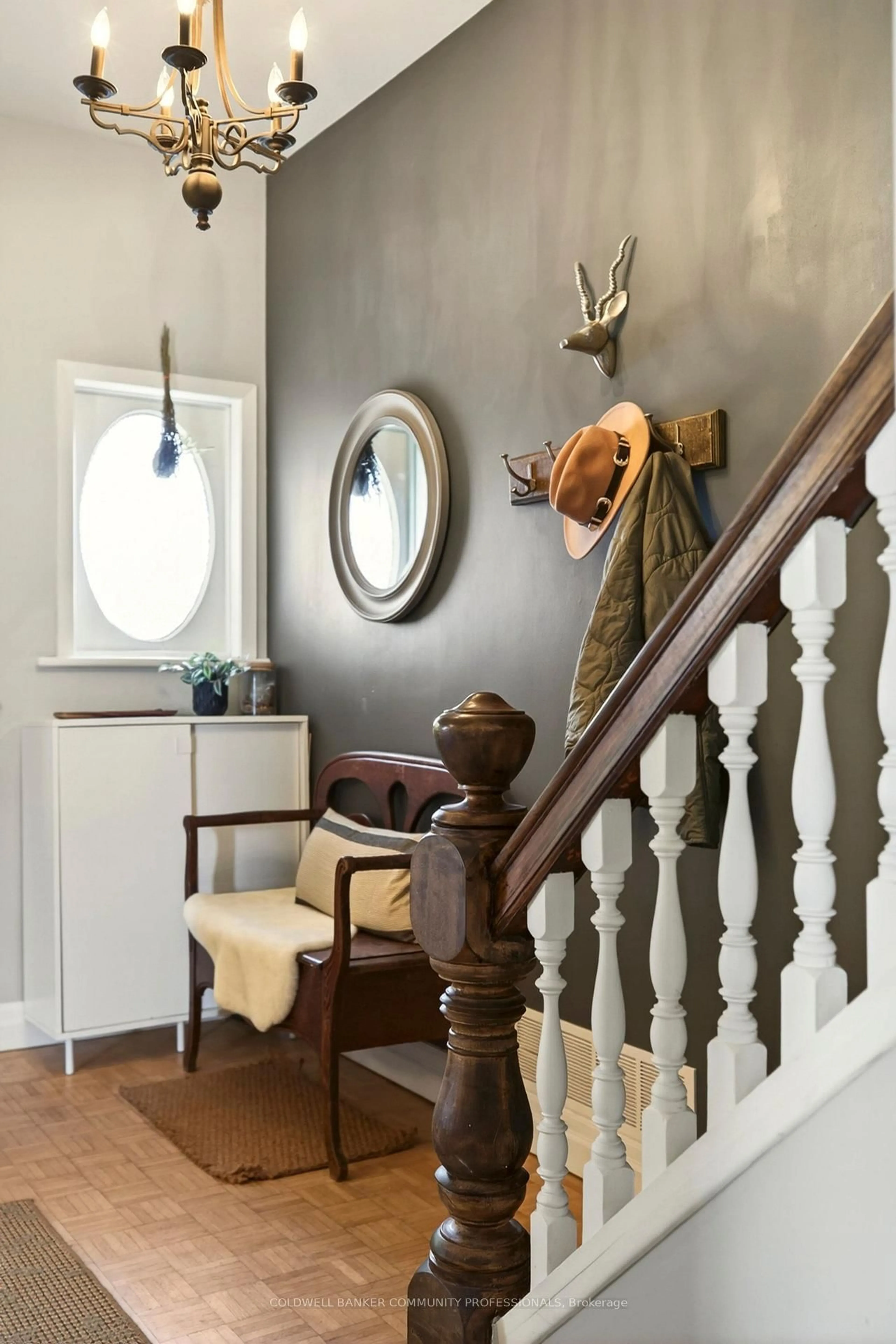 Indoor entryway for 181 Simcoe St, Hamilton Ontario L8L 3N7