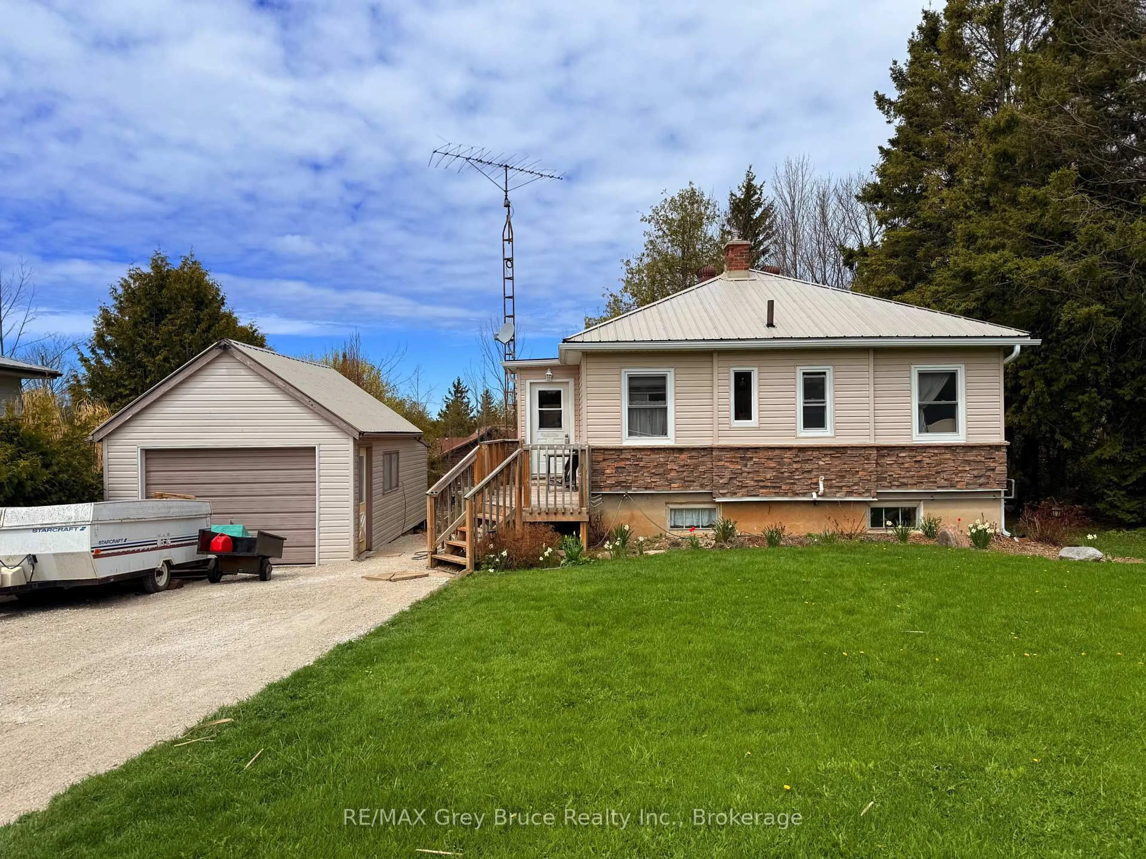 A pic from outside/outdoor area/front of a property/back of a property/a pic from drone, unknown for 173 Grandore St, Georgian Bluffs Ontario N0H 2T0