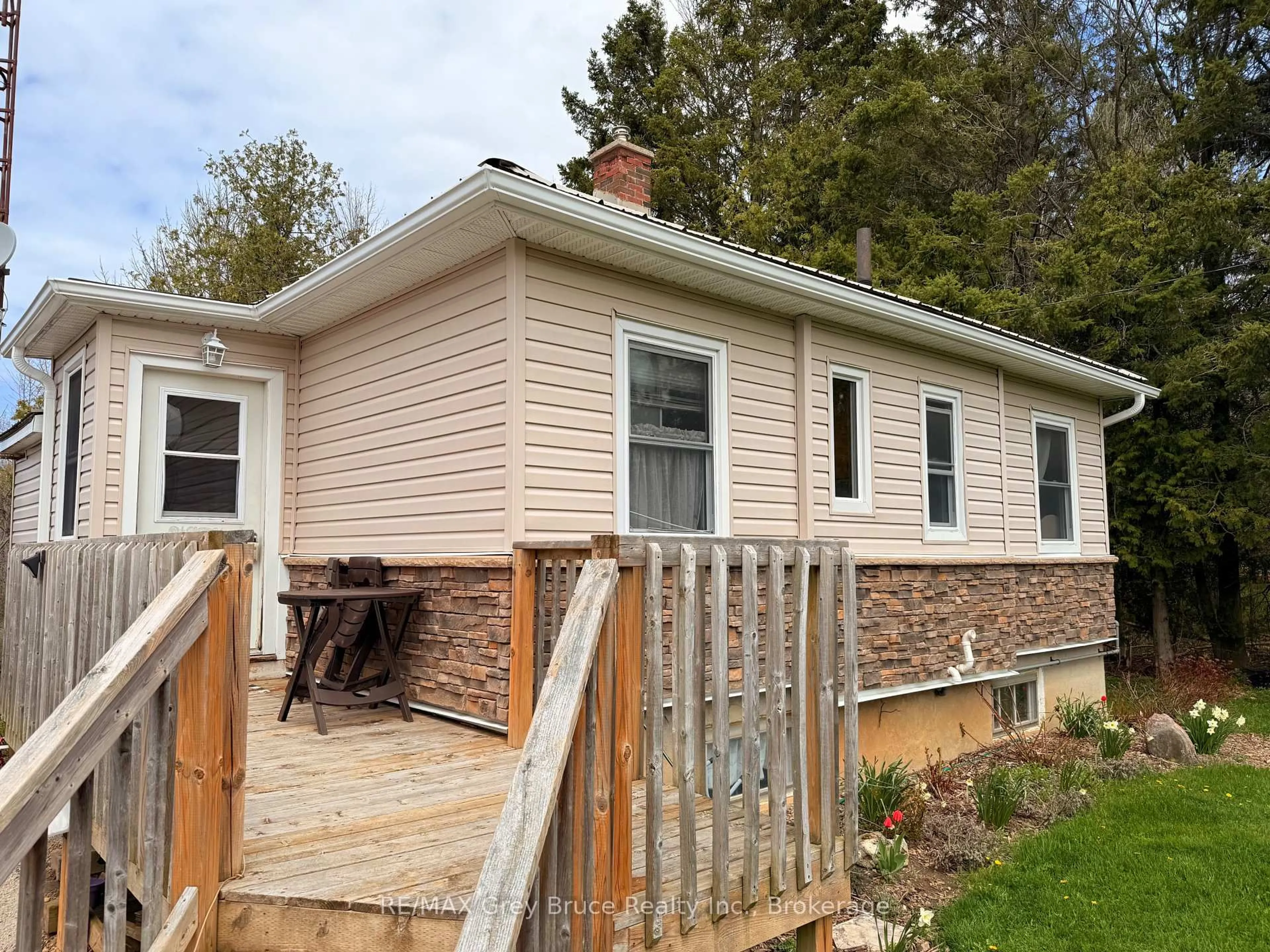 Home with vinyl exterior material, street for 173 Grandore St, Georgian Bluffs Ontario N0H 2T0