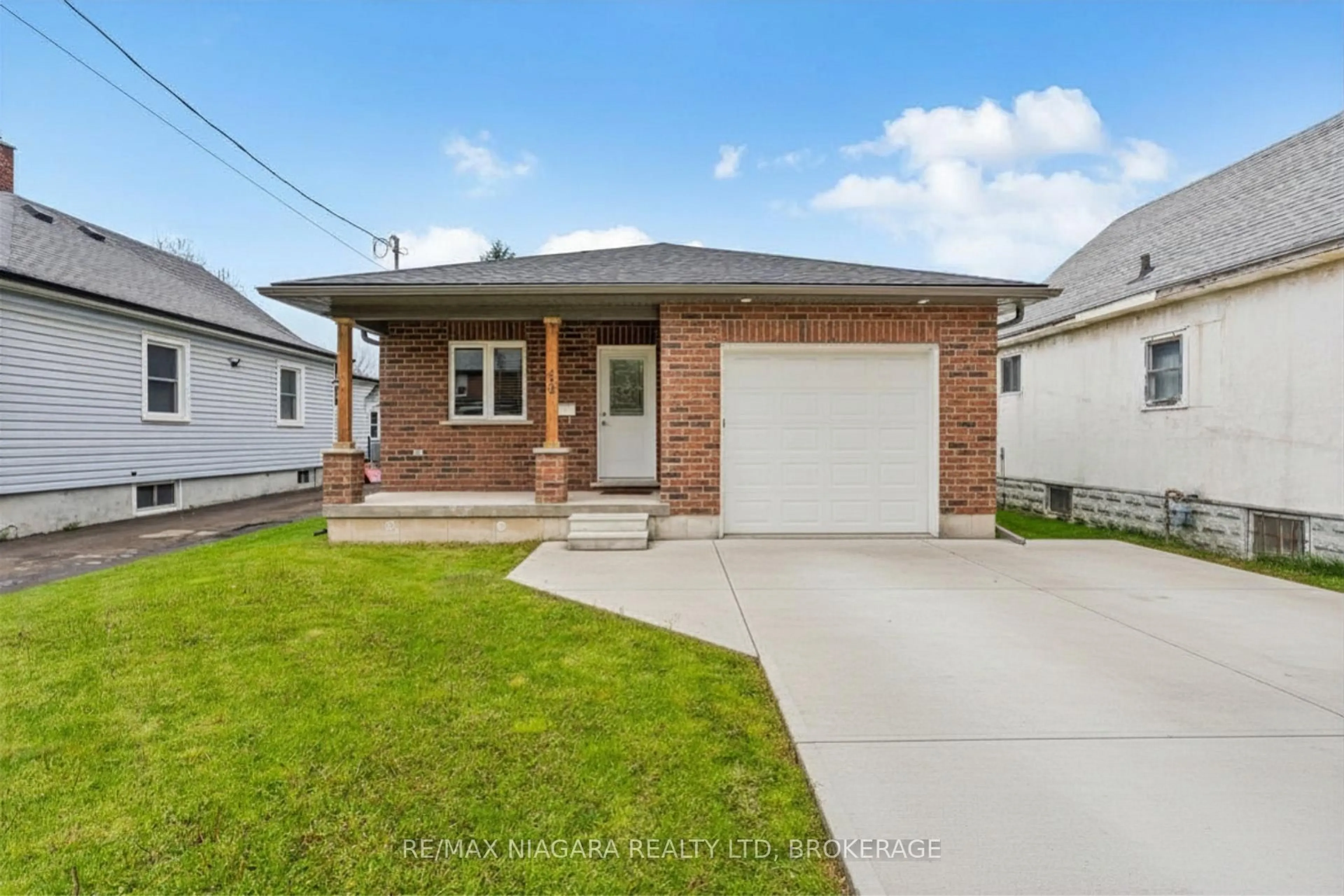 Home with brick exterior material, street for 228 Lincoln St, Welland Ontario L3B 4M9