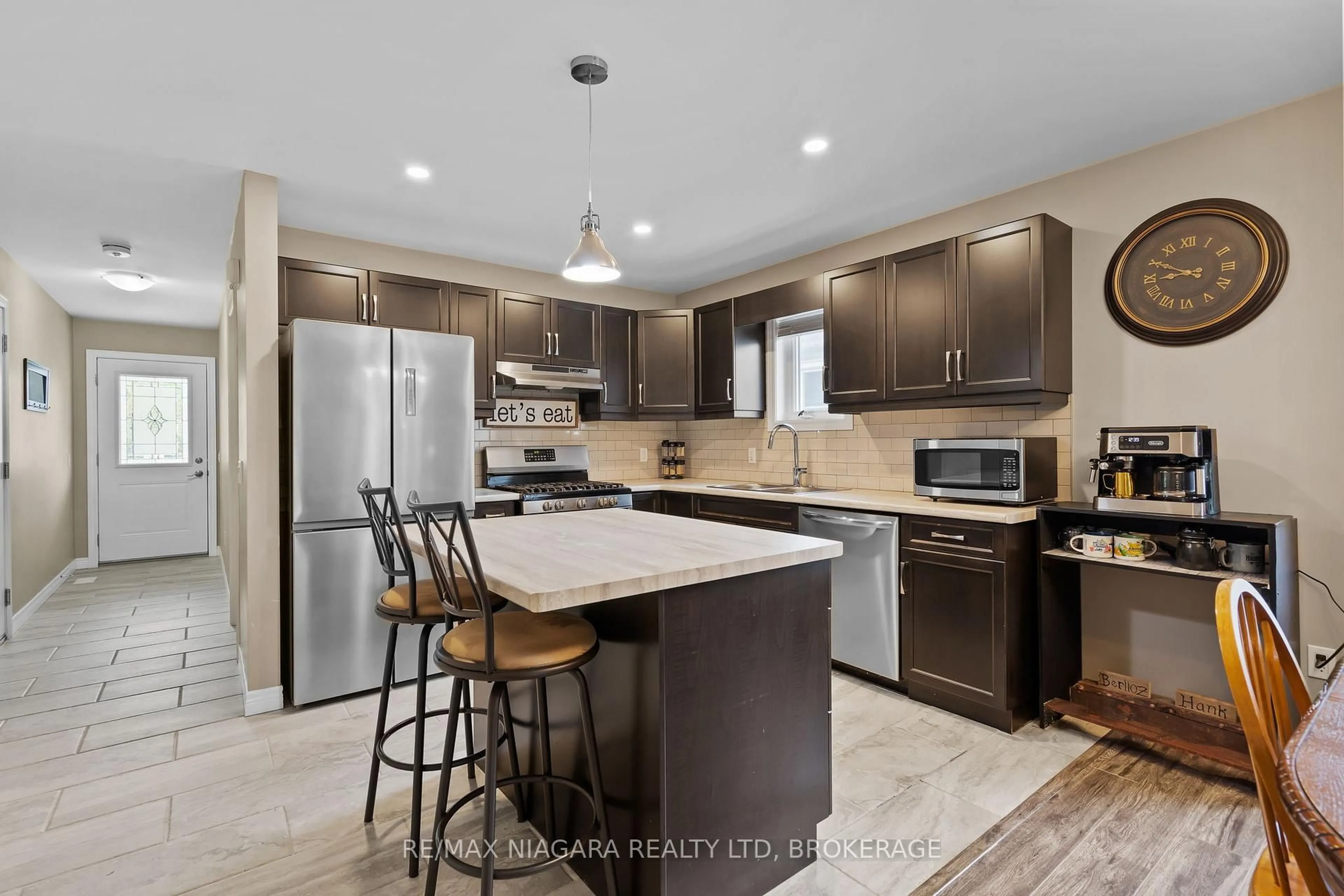 Open concept kitchen, unknown for 228 Lincoln St, Welland Ontario L3B 4M9