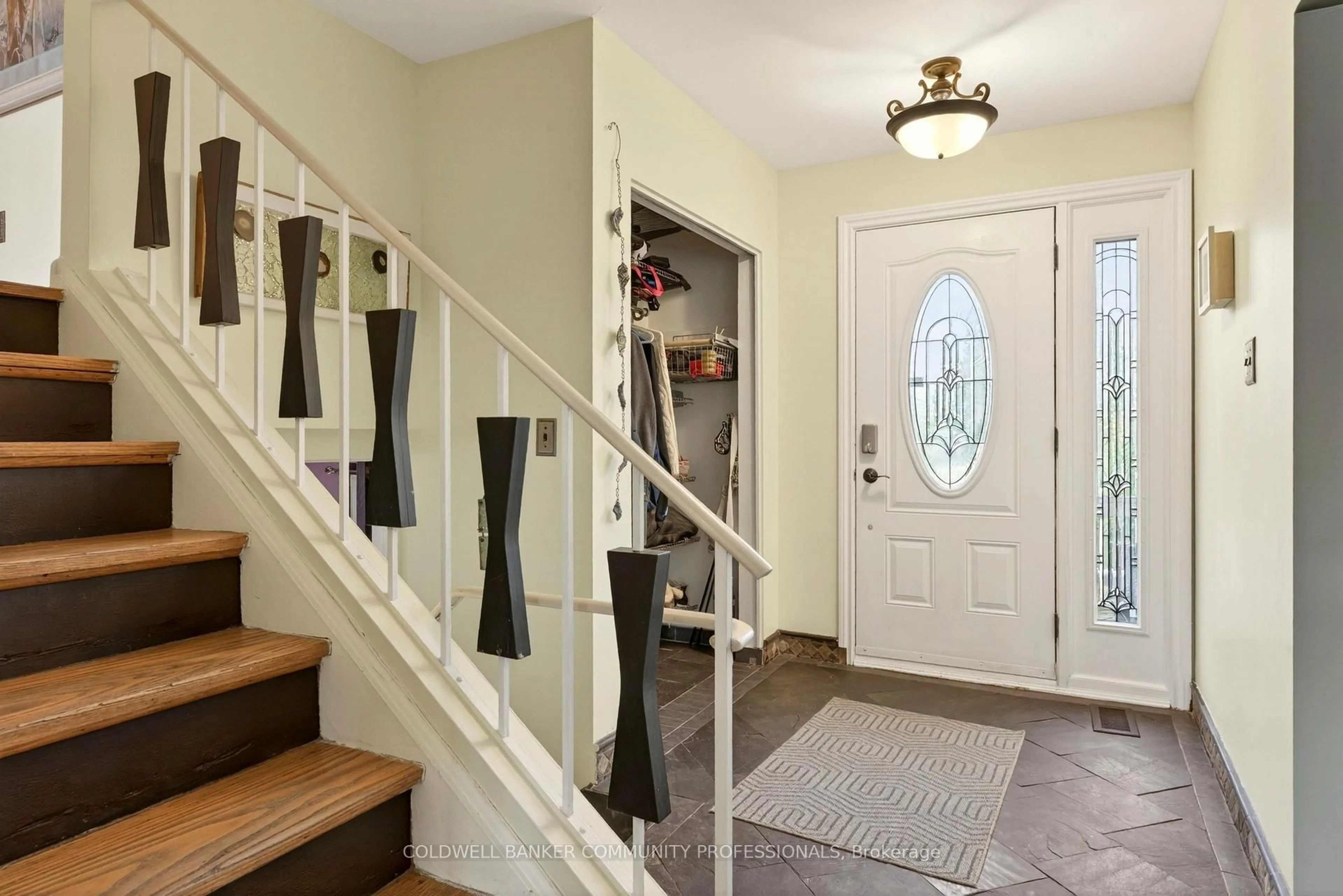 Indoor entryway for 6 Seagram Pl, Hamilton Ontario L8T 4H9