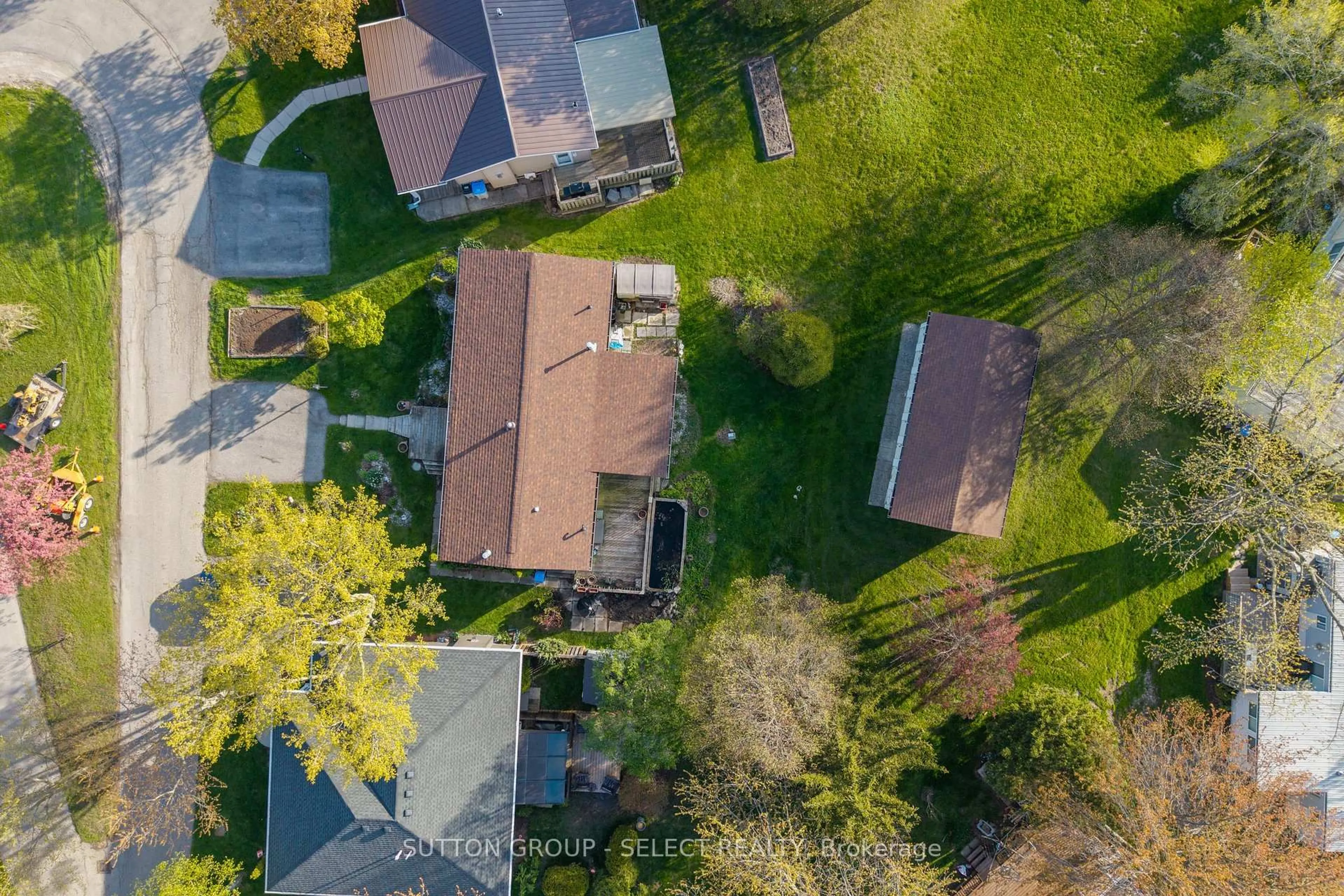A pic from outside/outdoor area/front of a property/back of a property/a pic from drone, street for 246 Southwinds Crt, South Huron Ontario N0M 1T0