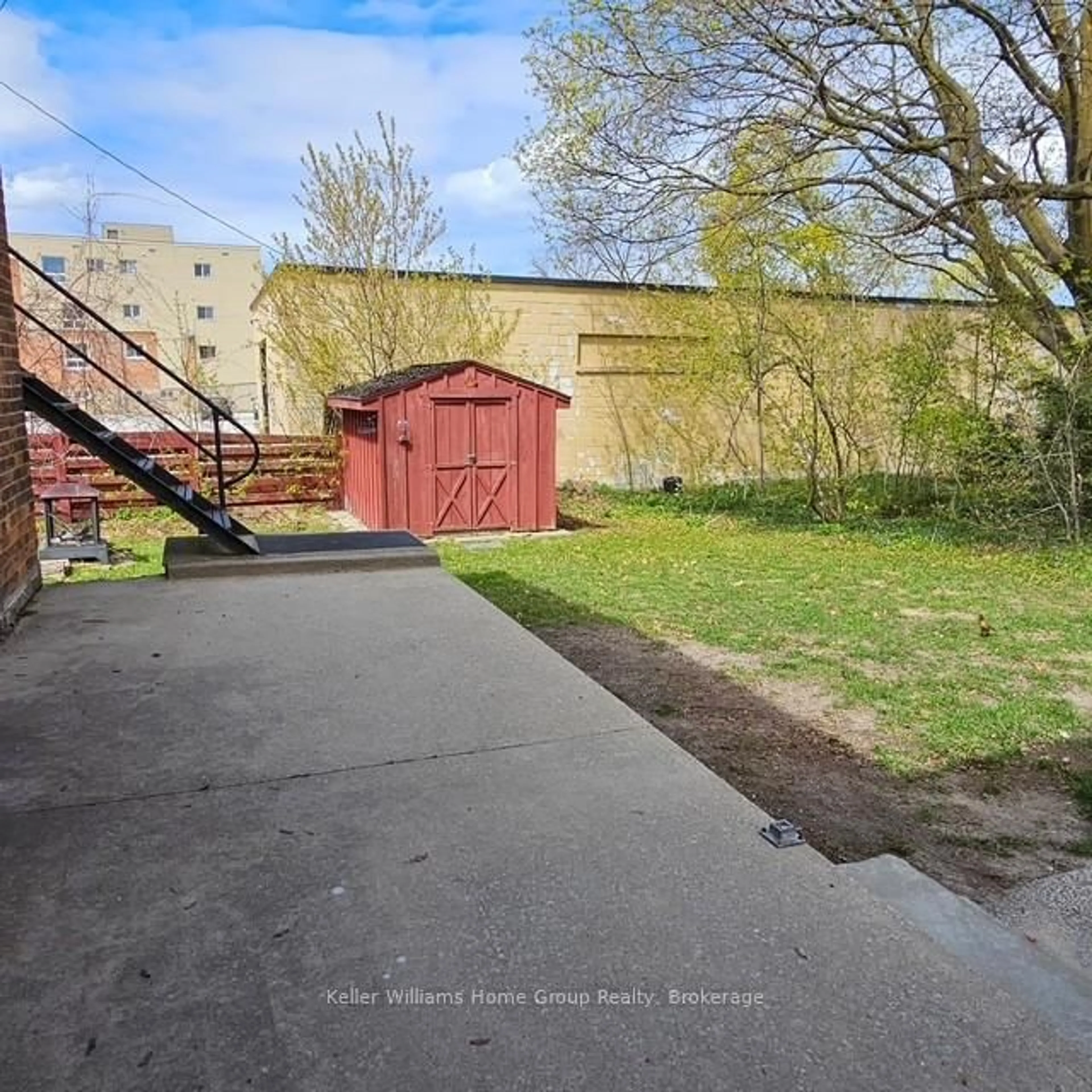 A pic from outside/outdoor area/front of a property/back of a property/a pic from drone, street for 224 7th St, Owen Sound Ontario N4K 1H9