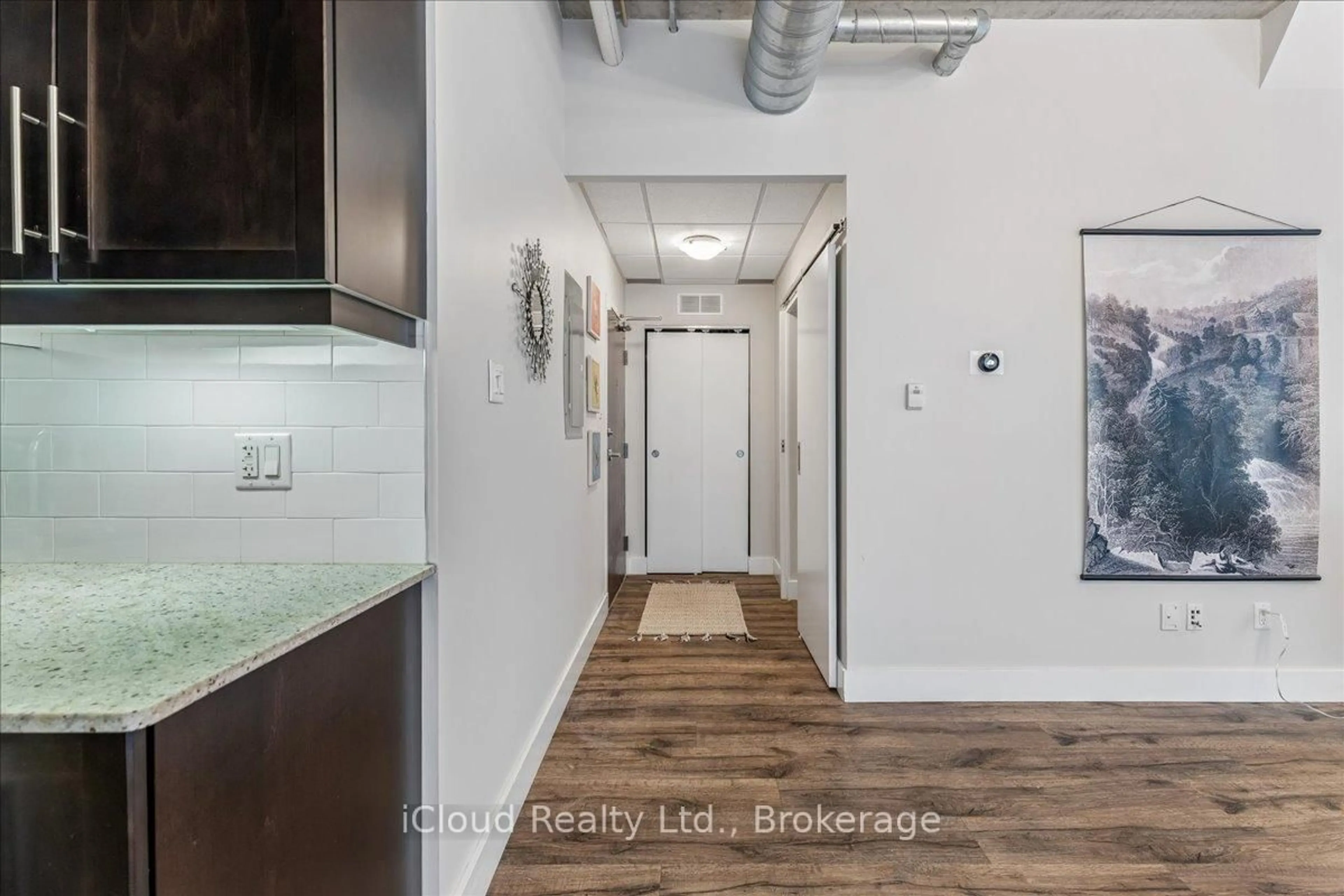 Indoor entryway for 15 Devitt Ave #104, Waterloo Ontario N2J 1Y6
