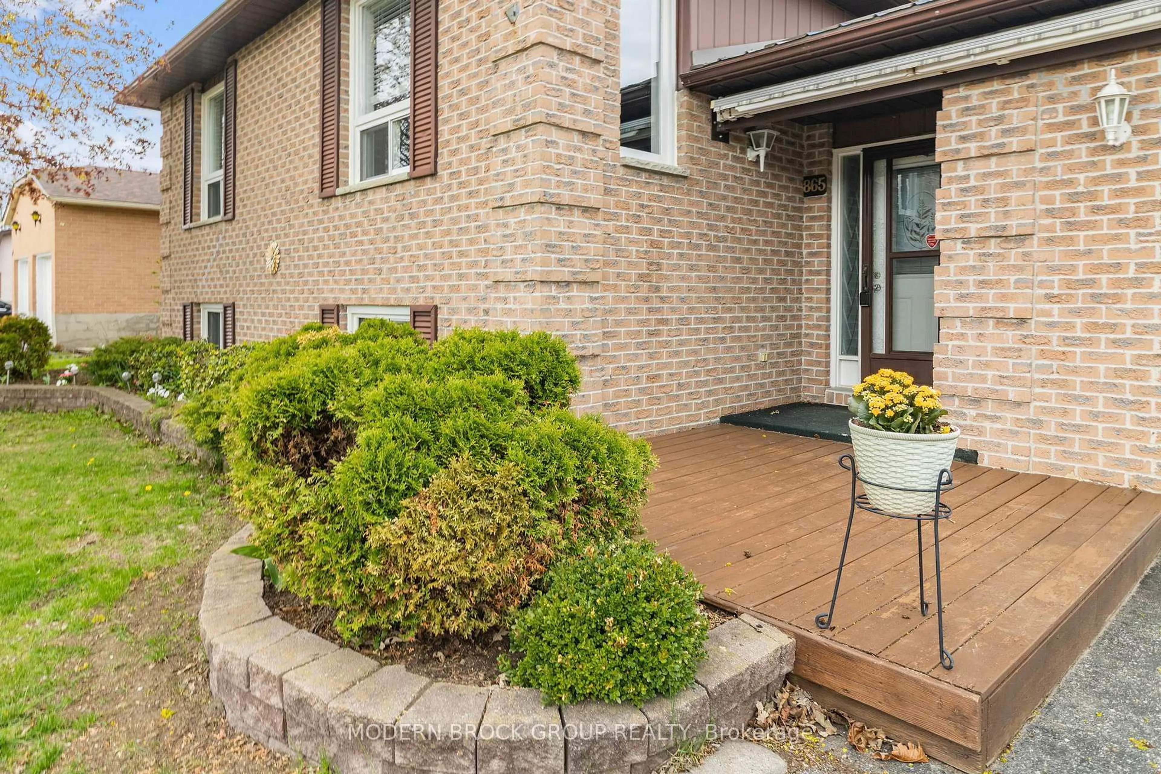 Patio, street for 865 Cunningham Cres, Brockville Ontario K6V 6H3