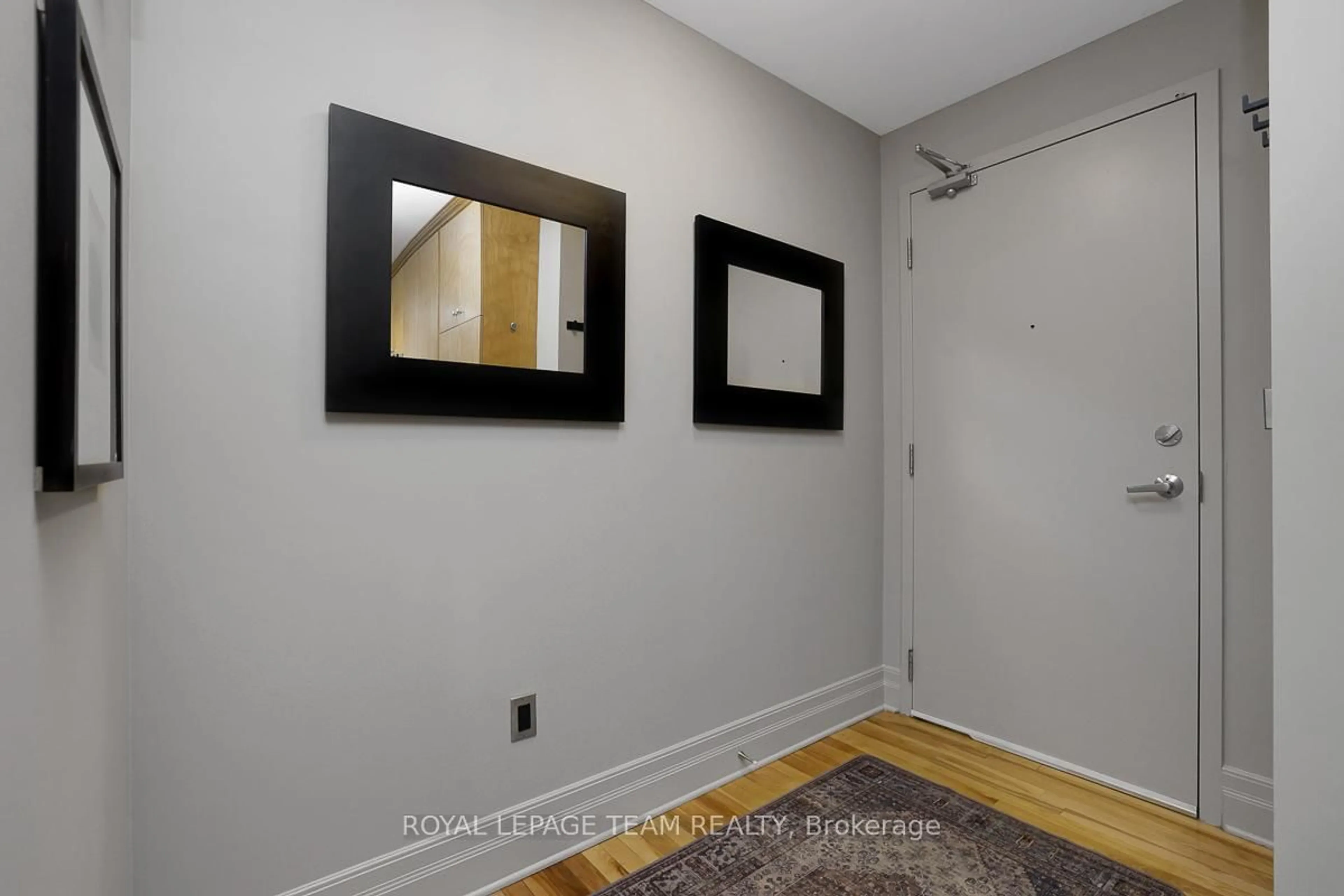 A pic of a room for 457 Mcleod St #301, Ottawa Ontario K1R 5P5