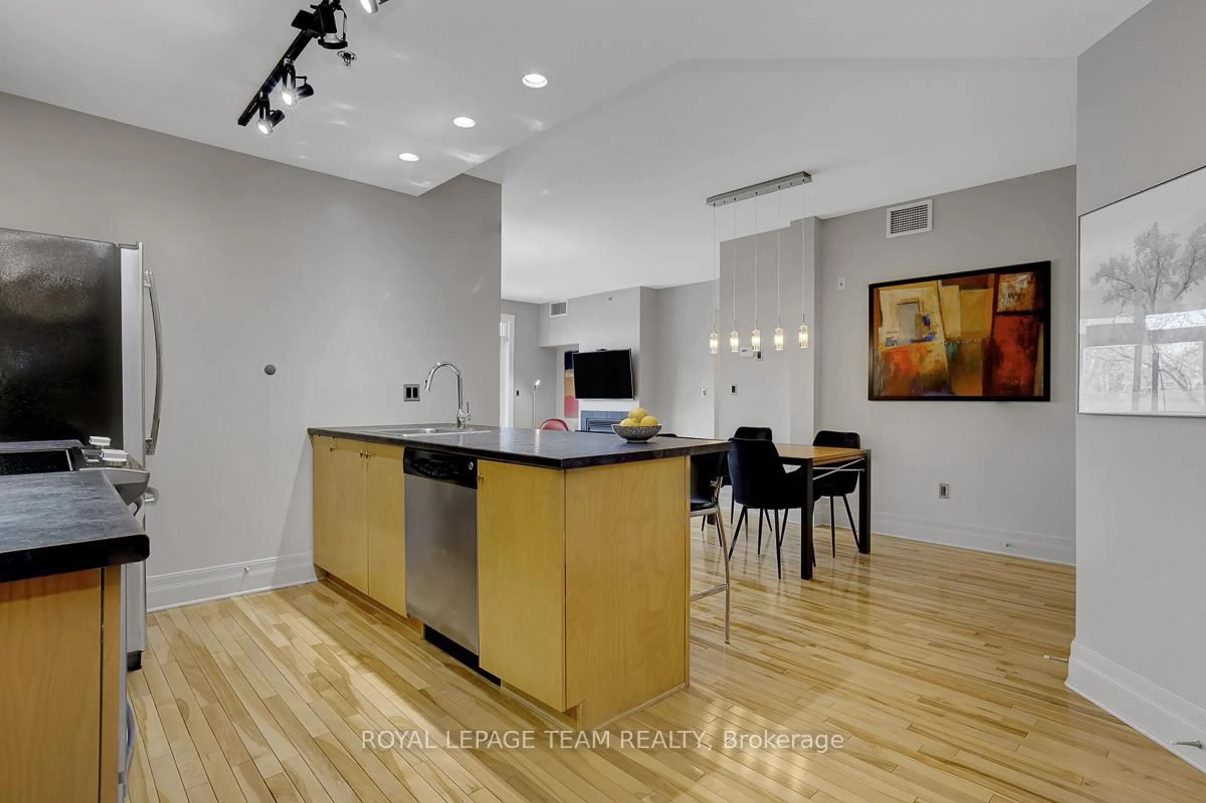 Open concept kitchen, unknown for 457 Mcleod St #301, Ottawa Ontario K1R 5P5