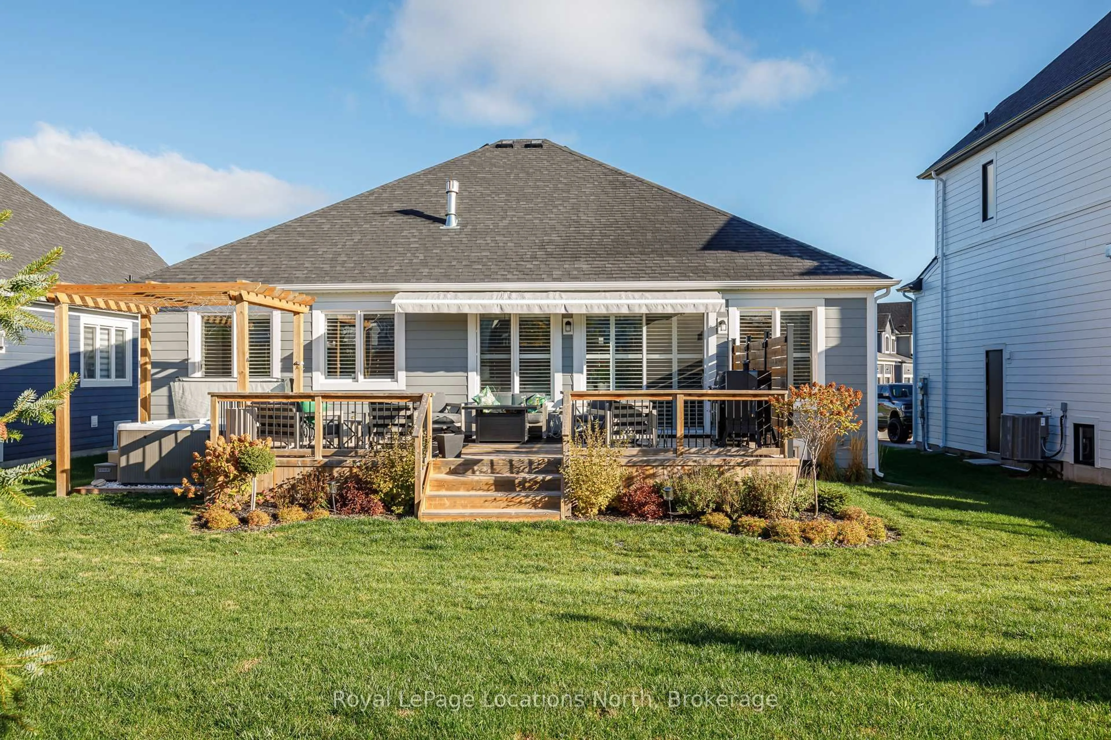Home with vinyl exterior material, water/lake/river/ocean view for 107 Stillwater Cres, Blue Mountains Ontario L9Y 4P5