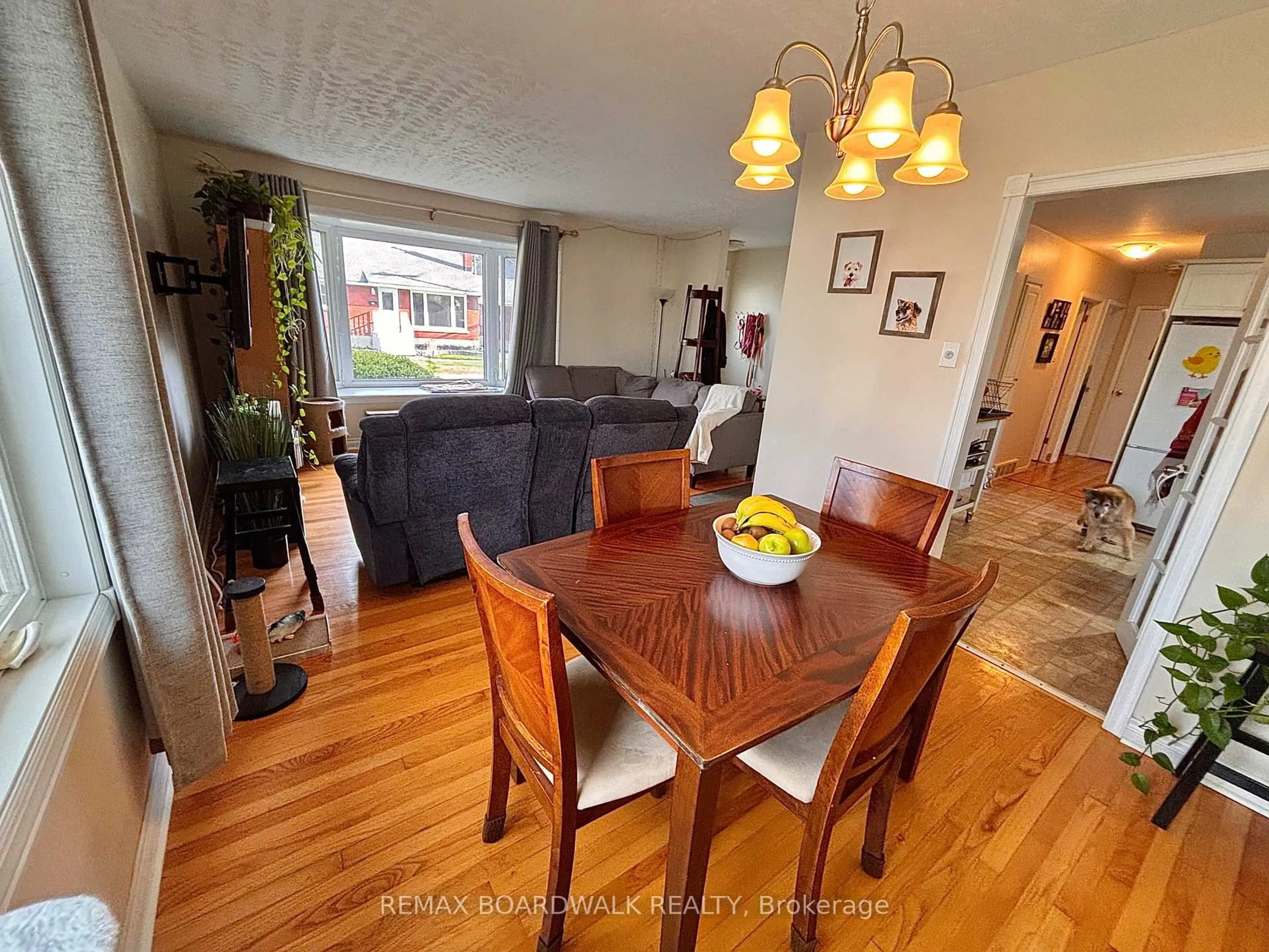 Dining room, wood/laminate floor for 625 CLARKE Ave, Ottawa Ontario K1K 0Y6