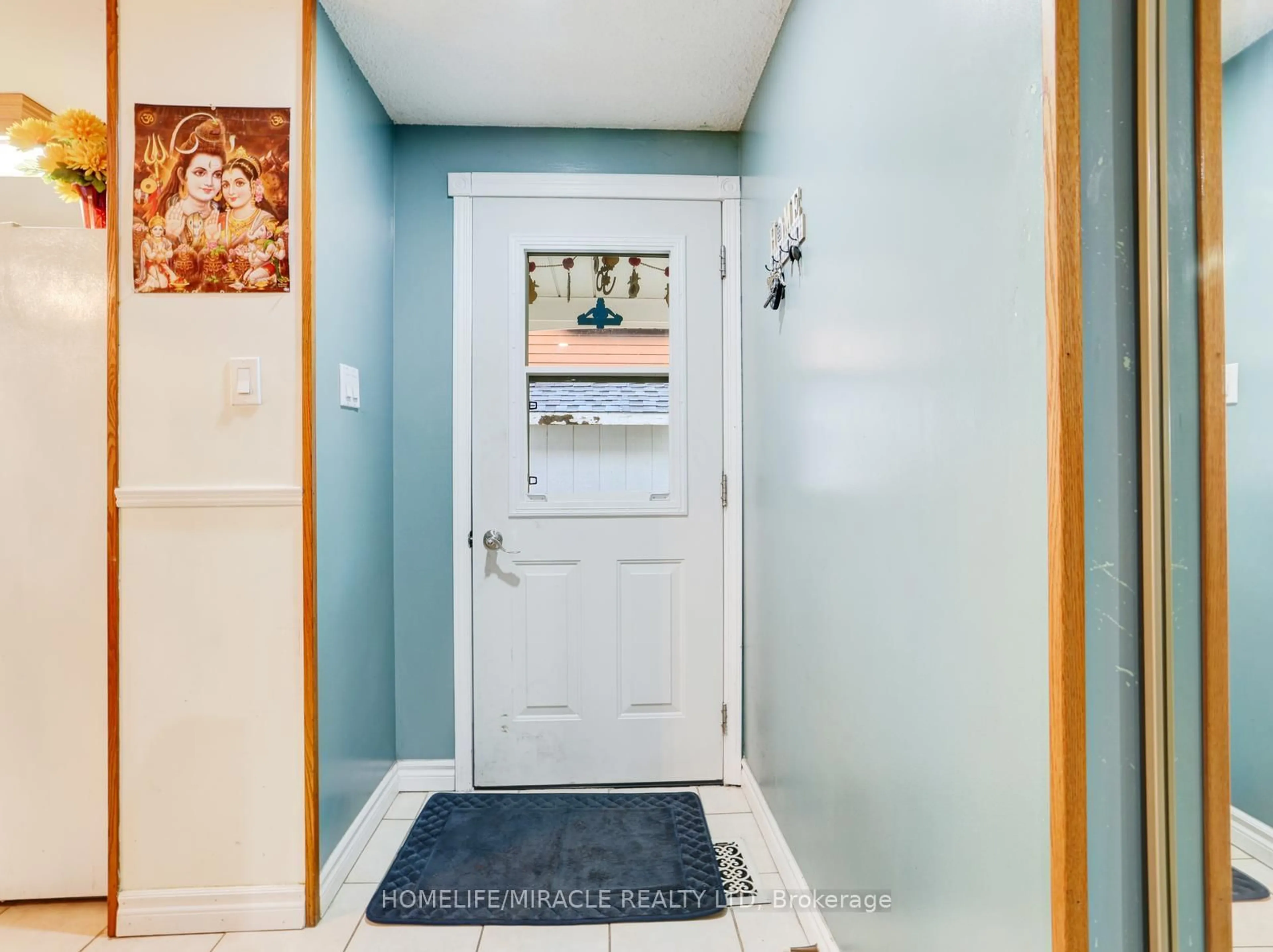 Indoor entryway for 128 Macatee Pl, Cambridge Ontario N1R 6Z8