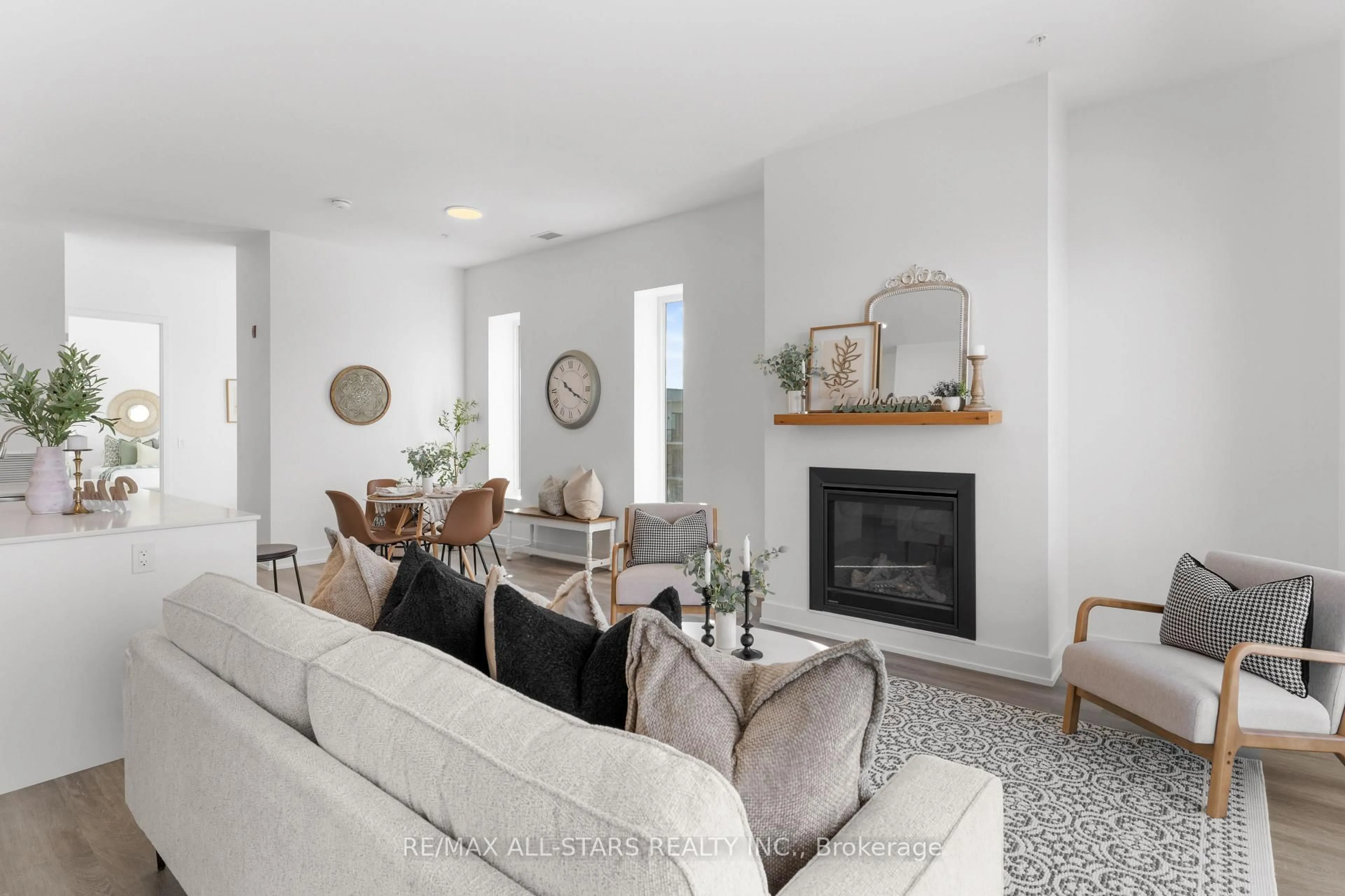 Living room with furniture, unknown for 19B West St #PH#5, Kawartha Lakes Ontario K0M 1N0