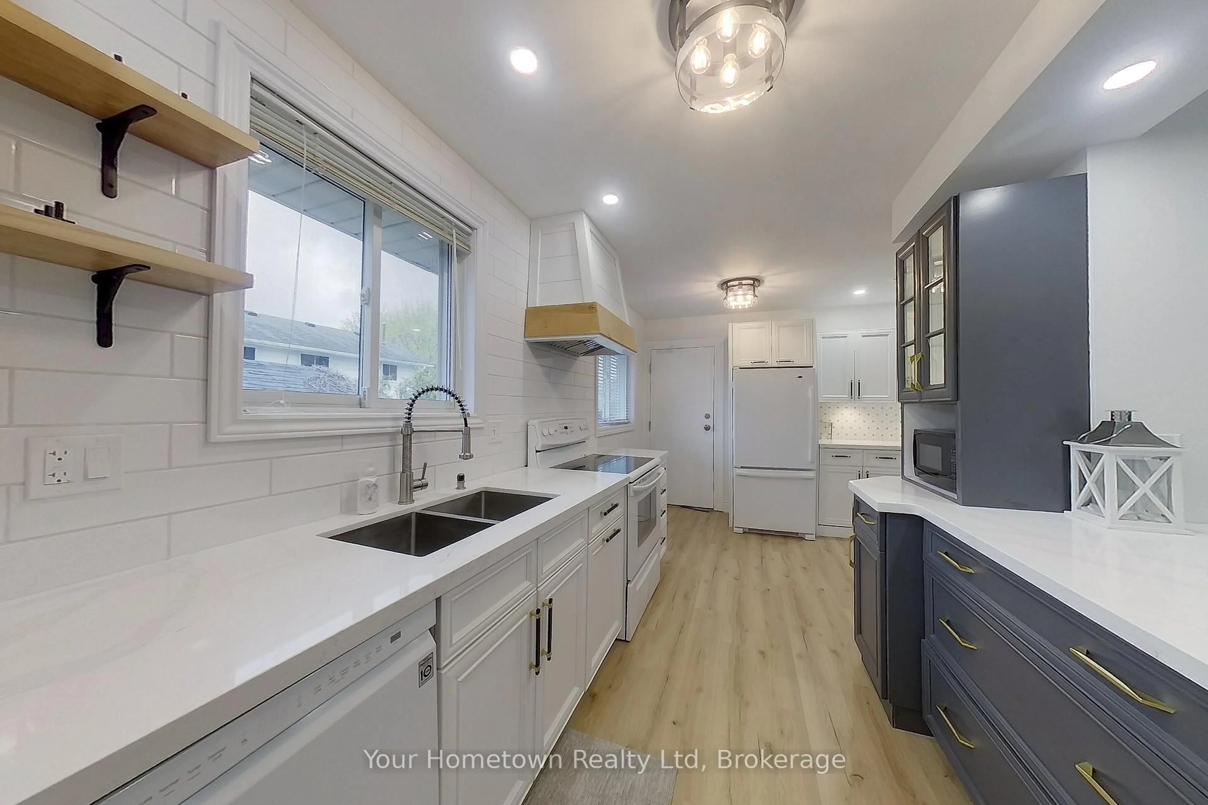 Open concept kitchen, unknown for 14 Braeside St, Centre Wellington Ontario N1M 2Y8