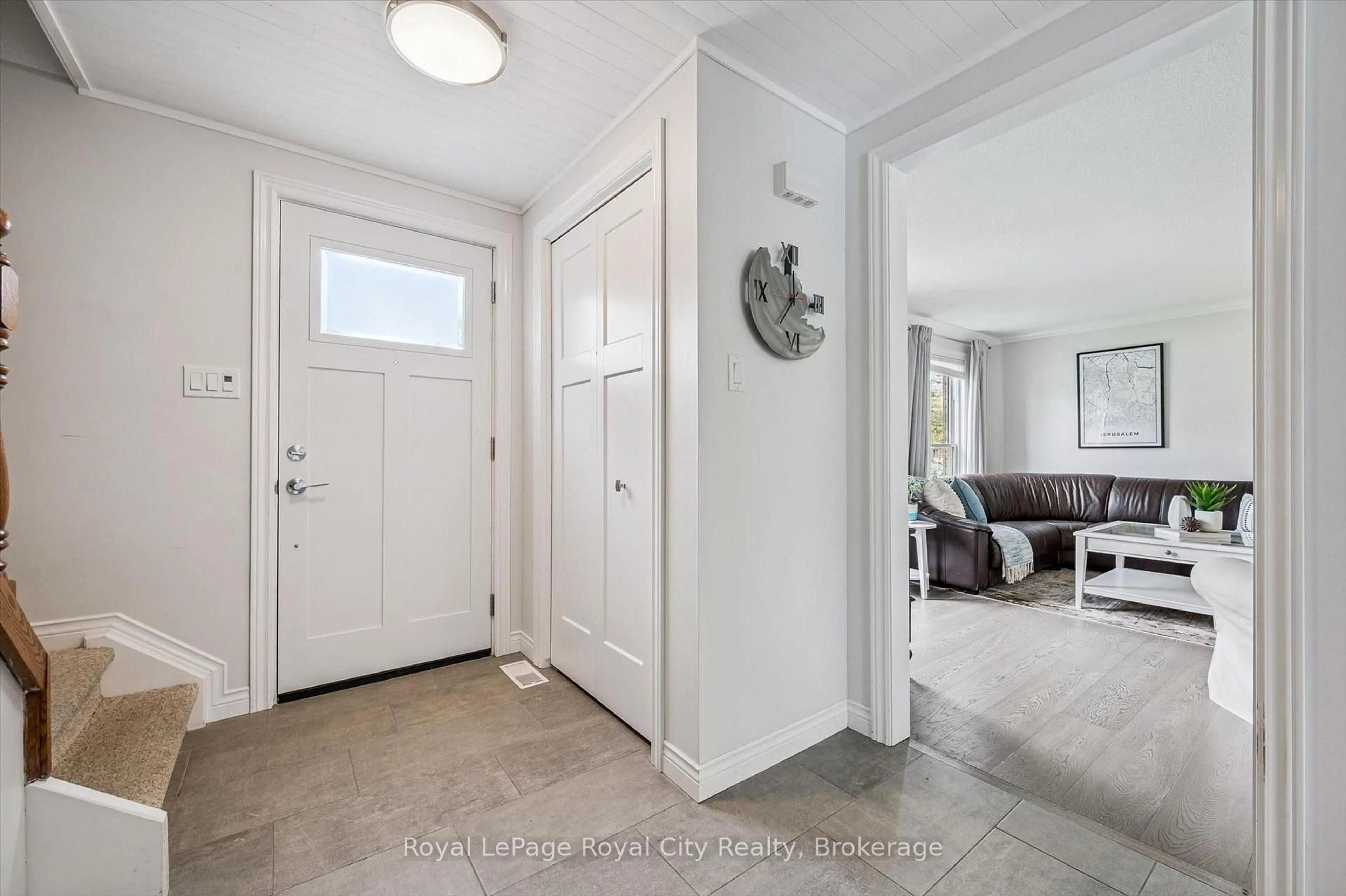 Indoor entryway for 256 West Acres Dr, Guelph Ontario N1H 7P1