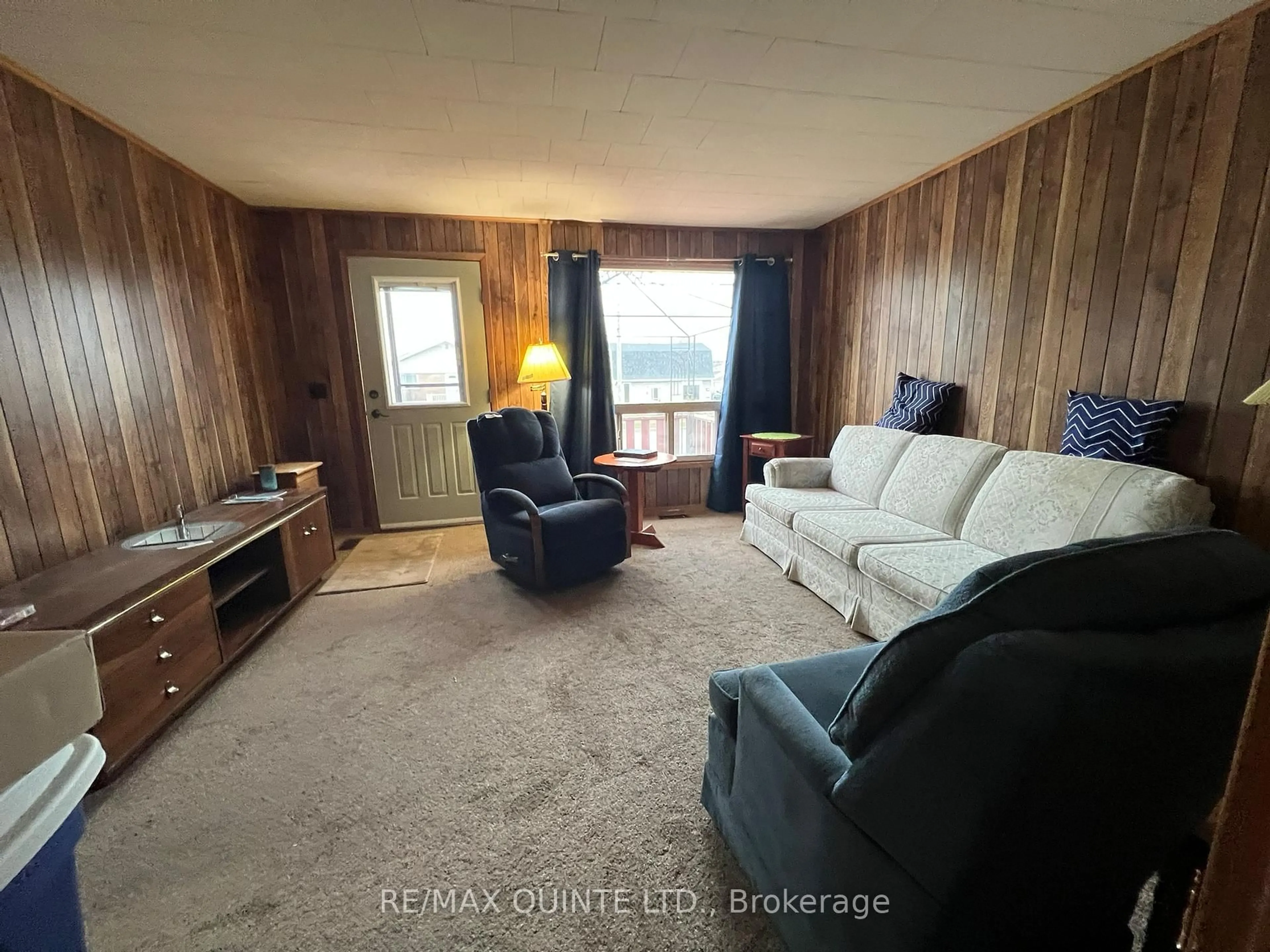 A pic of a room for 33 Ramsay Ave, Quinte West Ontario K8V 2P6