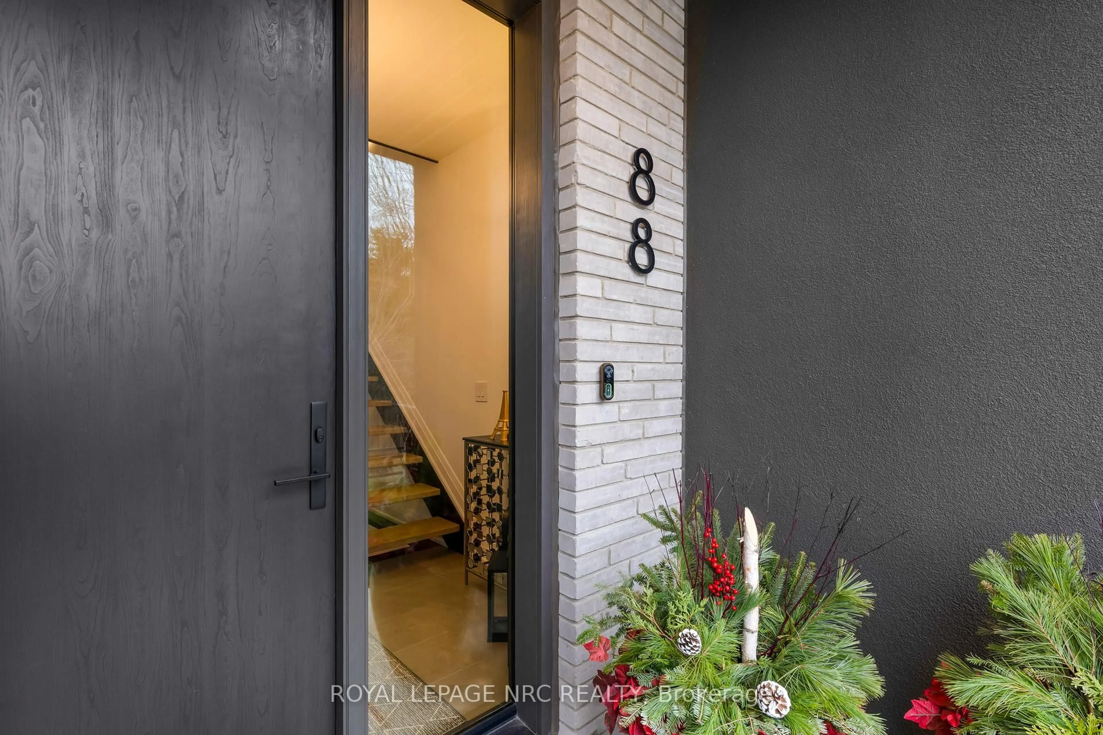 Indoor entryway for 88 Moody St, Pelham Ontario L3E 0B3