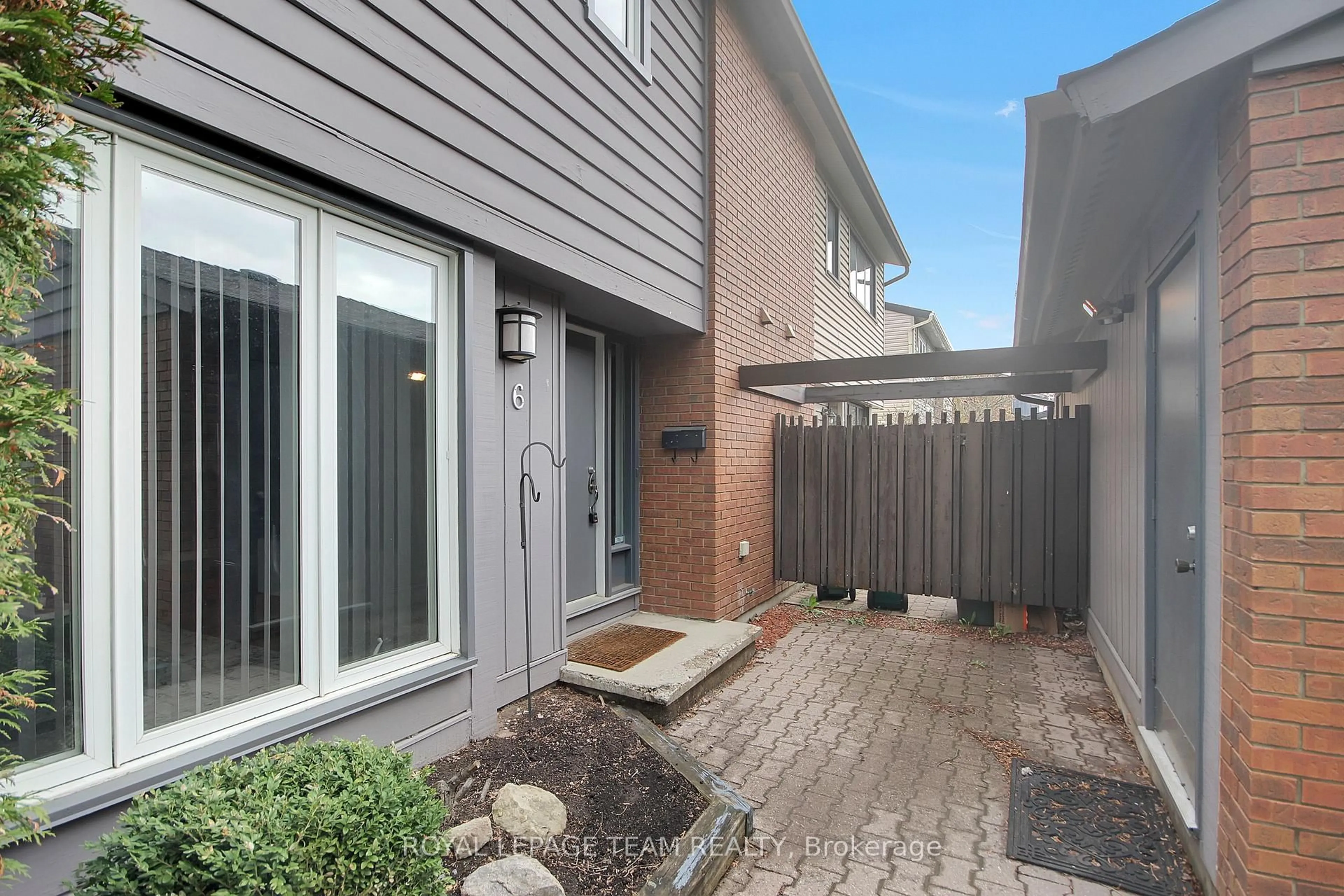 Patio, street for 6 BURNETTS GROVE Circ, Ottawa Ontario K2J 1N6