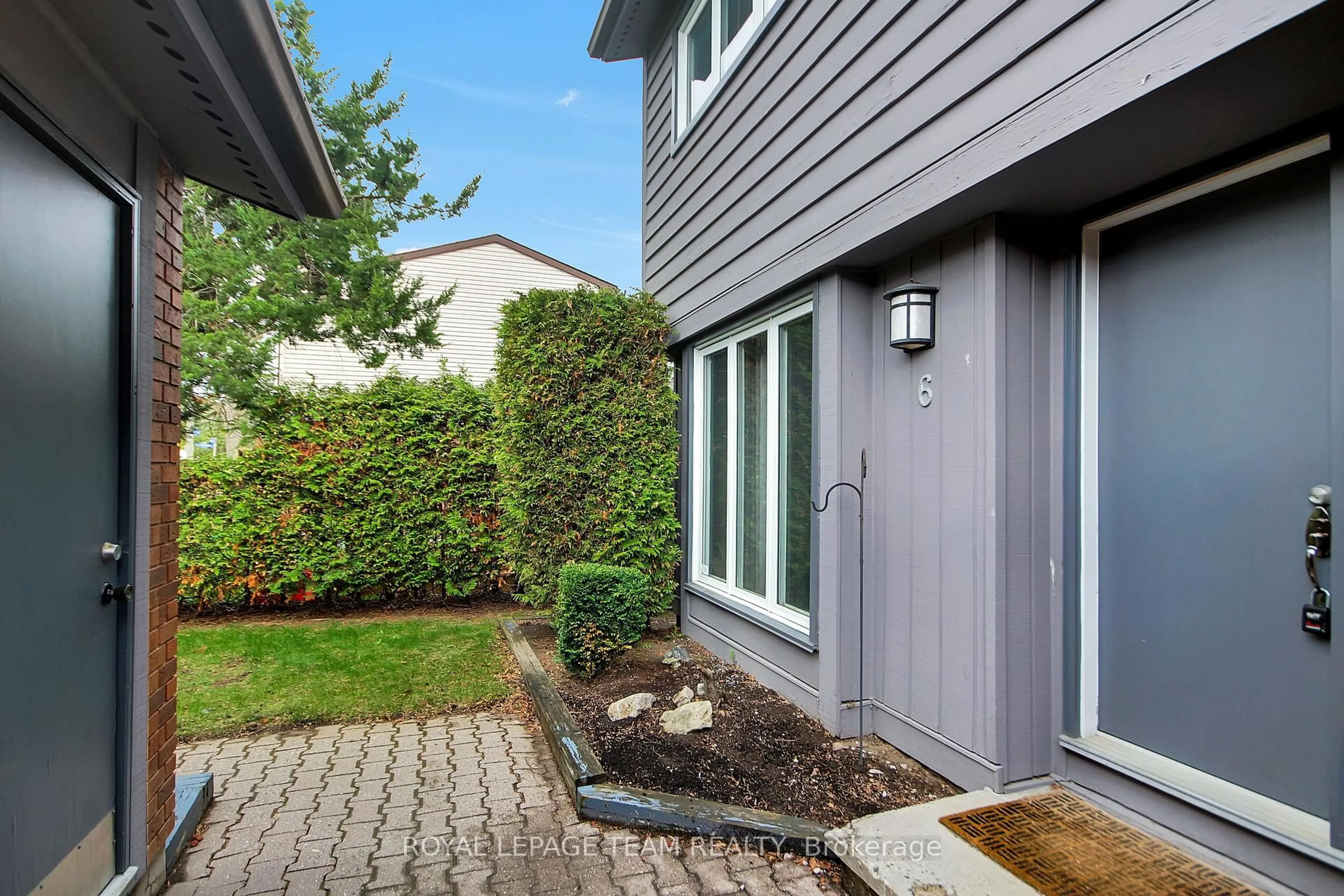 Unknown for 6 BURNETTS GROVE Circ, Ottawa Ontario K2J 1N6