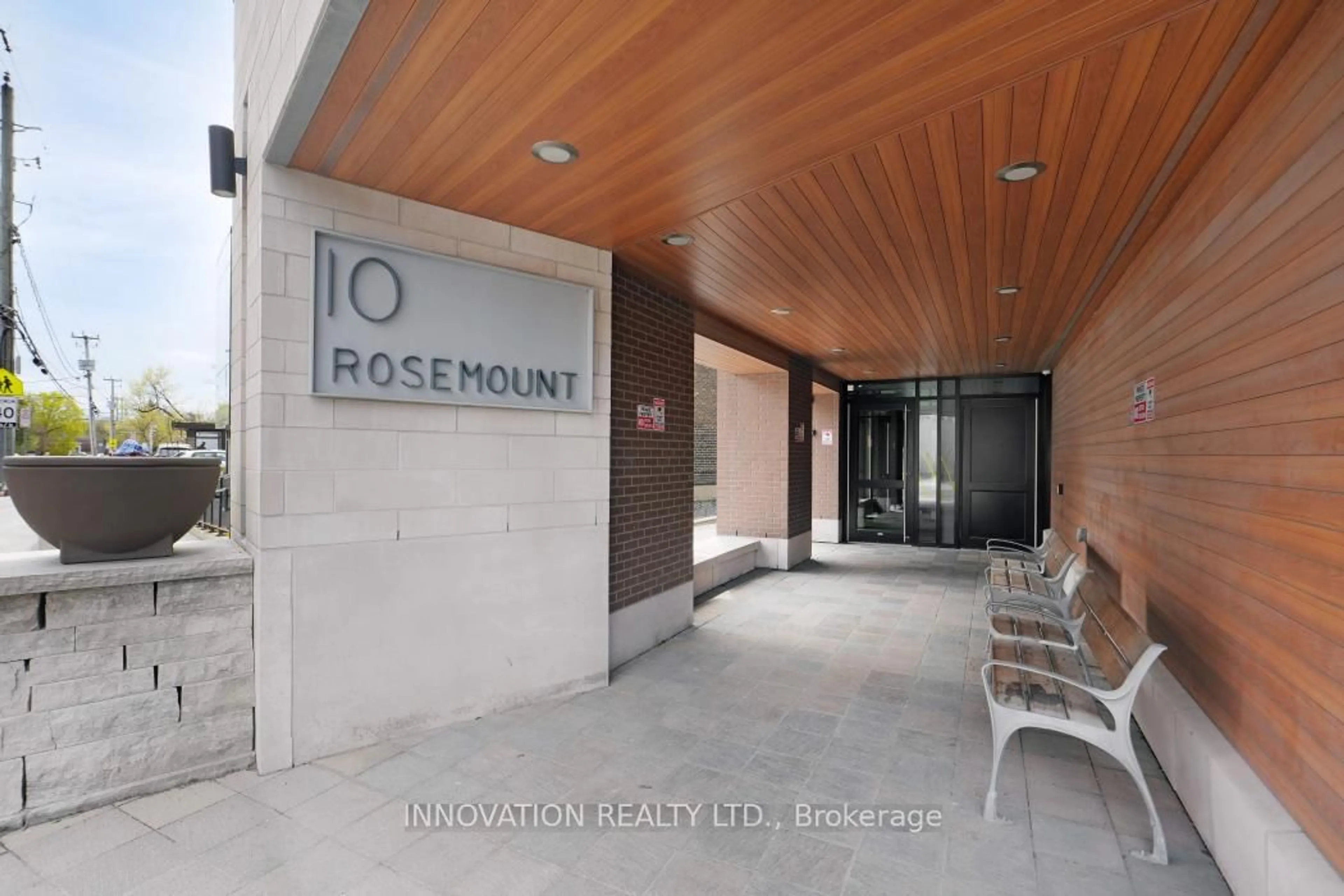 Indoor foyer for 10 Rosemount Ave #410, Ottawa Ontario K1Y 1P4