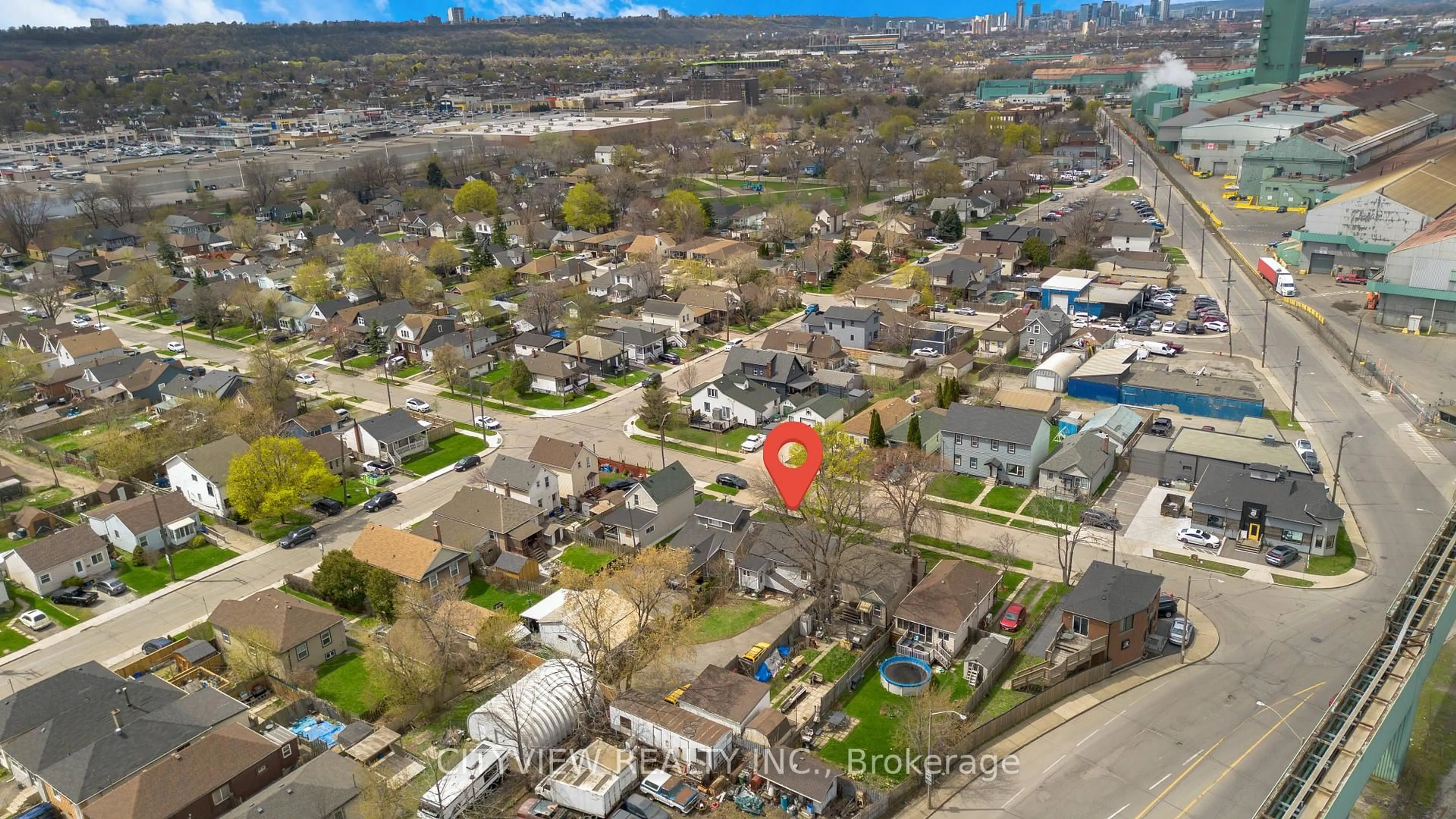 A pic from outside/outdoor area/front of a property/back of a property/a pic from drone, street for 76 Stapleton Ave, Hamilton Ontario L8H 3N6