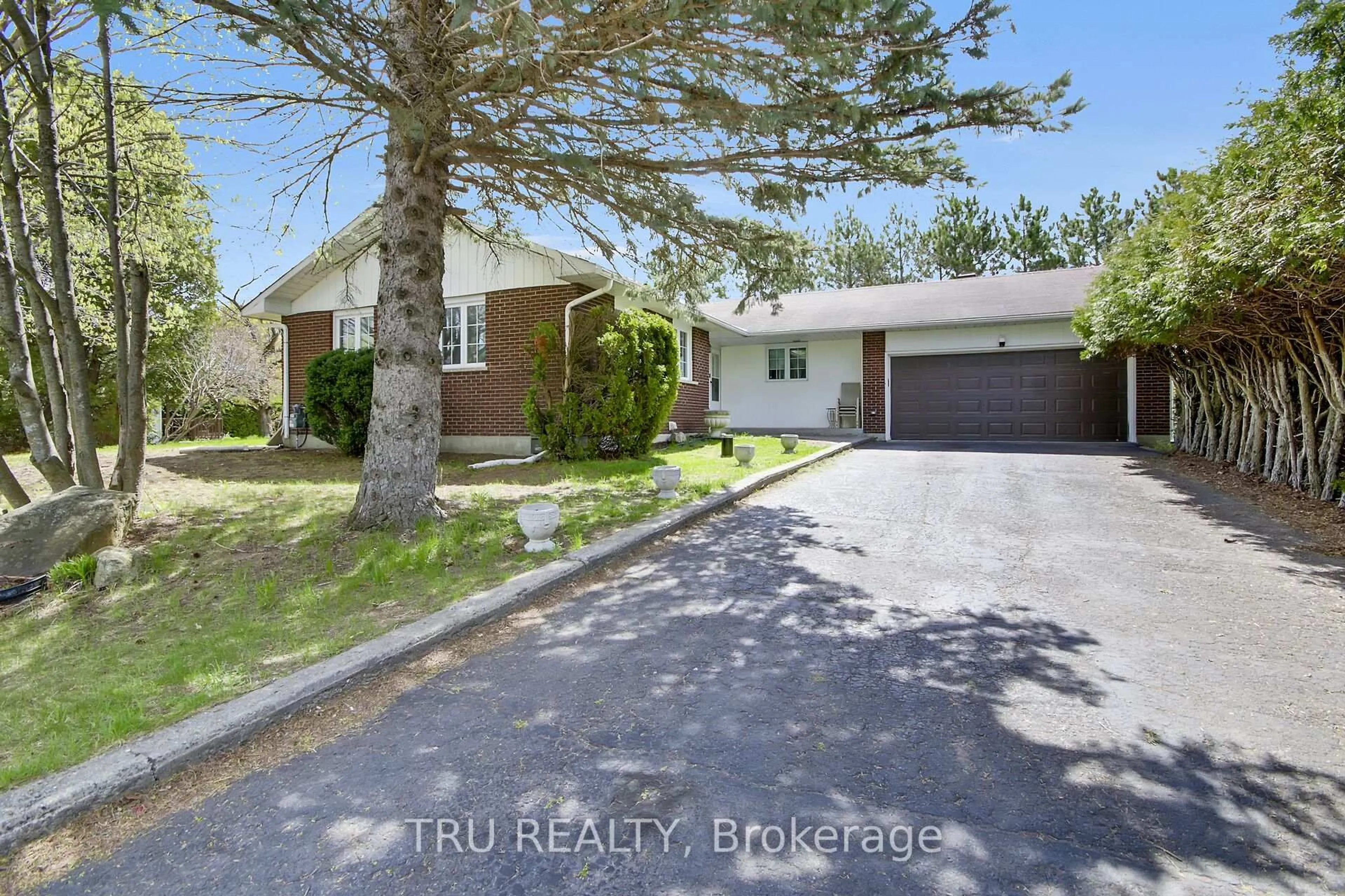 A pic from outside/outdoor area/front of a property/back of a property/a pic from drone, street for 7038 SHIELDS Dr, Greely Ontario K4P 1A7