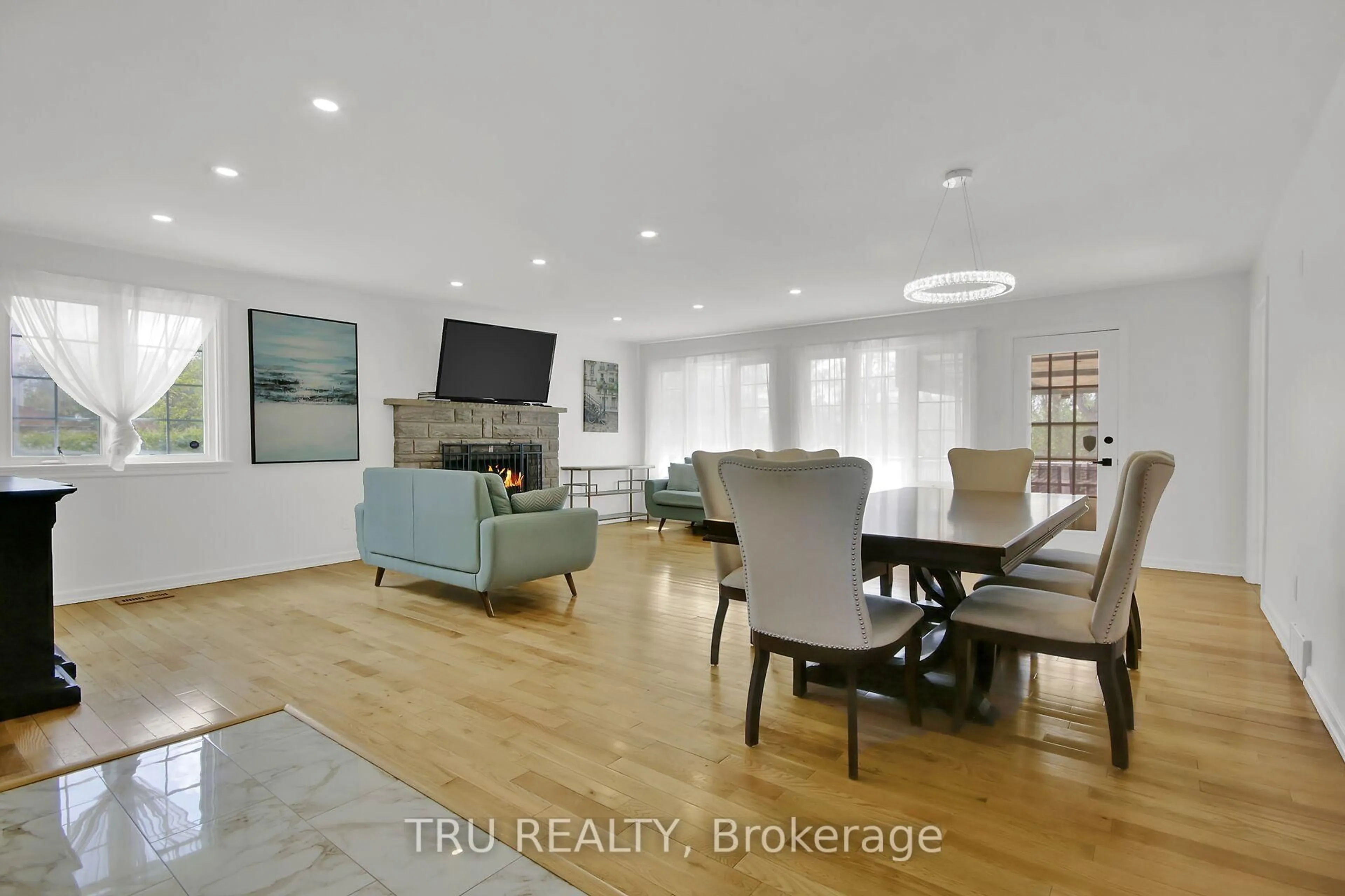 Living room with furniture, unknown for 7038 SHIELDS Dr, Greely Ontario K4P 1A7