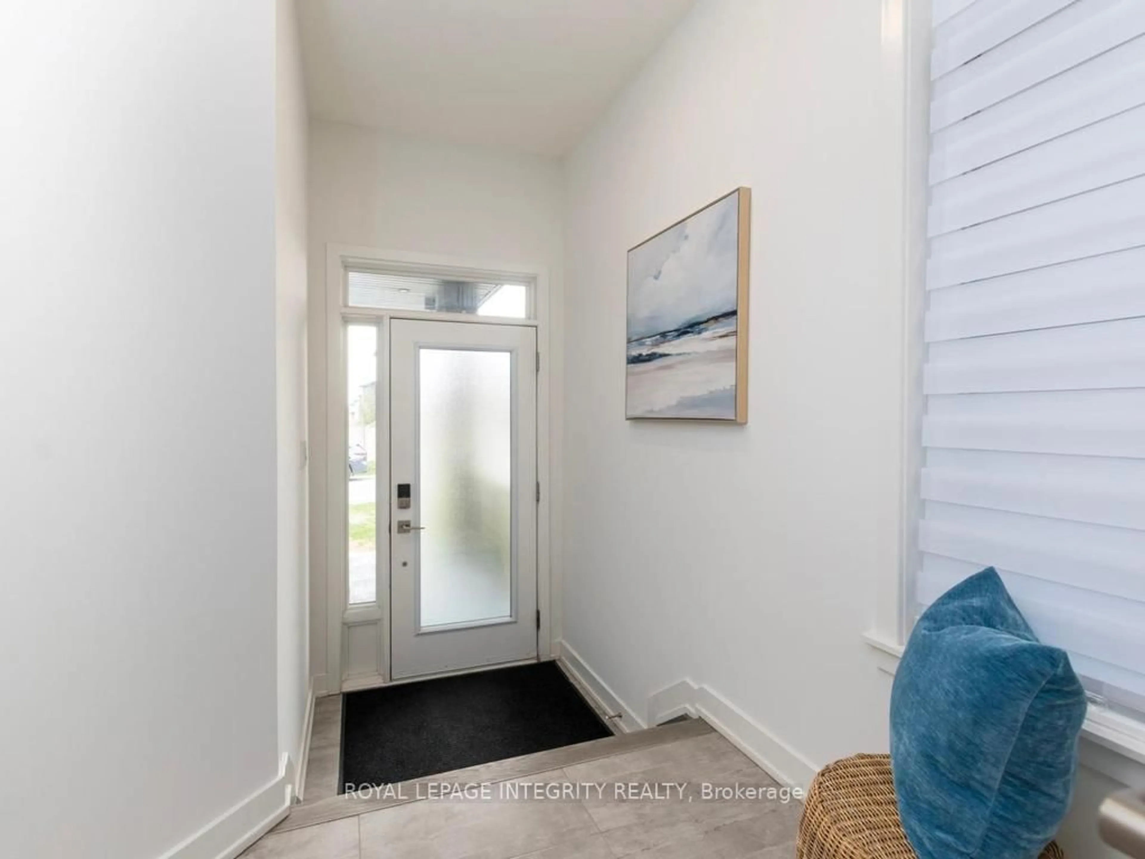 Indoor entryway for 28 Mendoza Way, Ottawa Ontario K2S 2S6