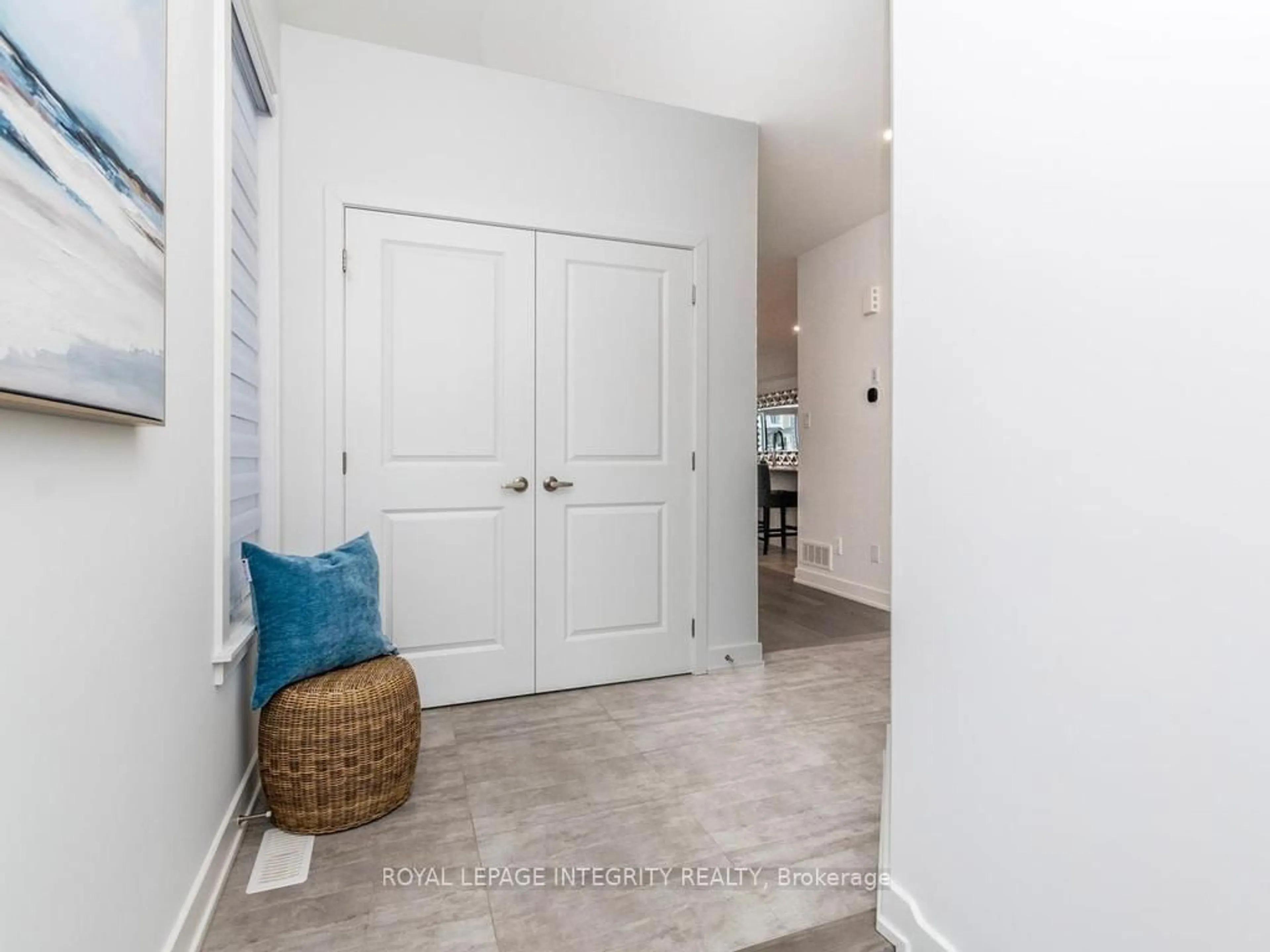 Indoor entryway for 28 Mendoza Way, Ottawa Ontario K2S 2S6
