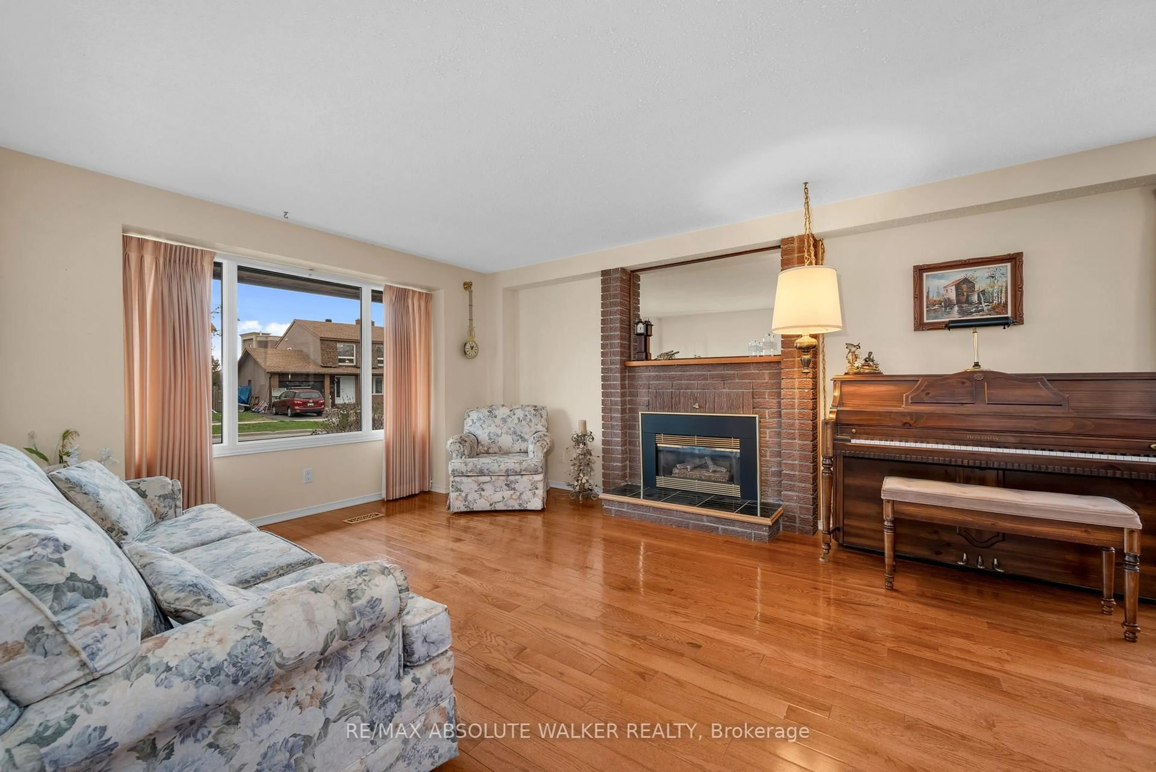 Living room with furniture, wood/laminate floor for 2295 Cotters Cres, Ottawa Ontario K1V 8Y7