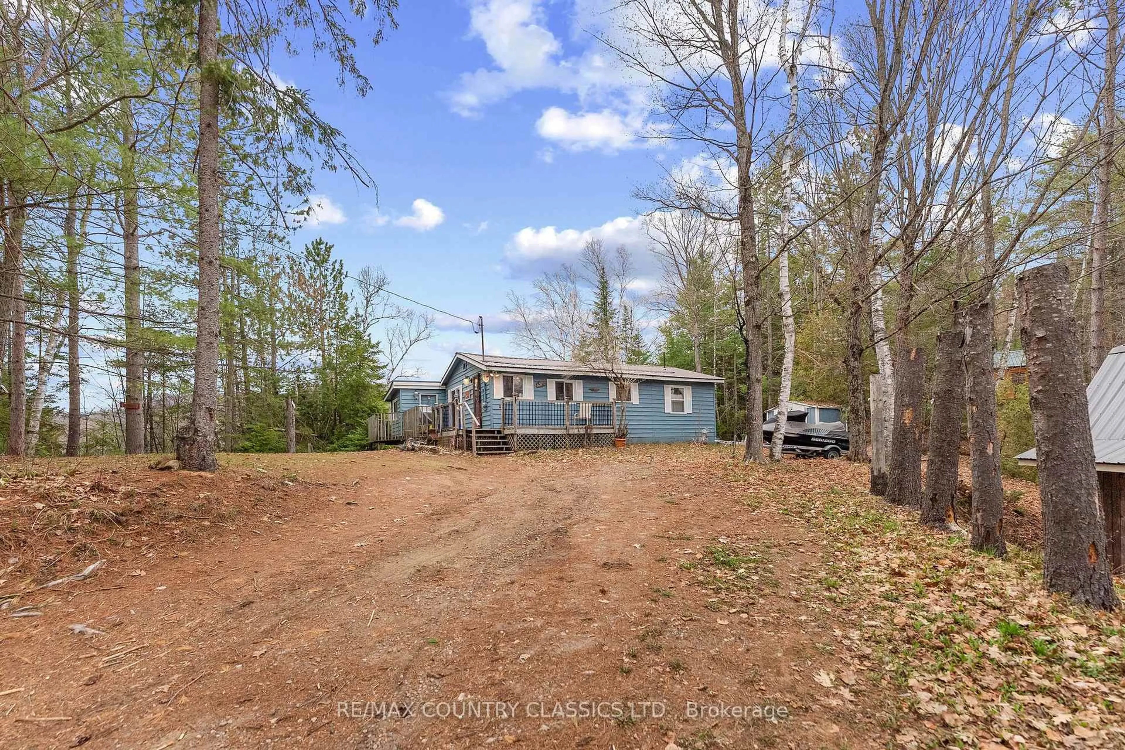 A pic from outside/outdoor area/front of a property/back of a property/a pic from drone, unknown for 40 Bentley Pl, Bancroft Ontario K0L 1C0