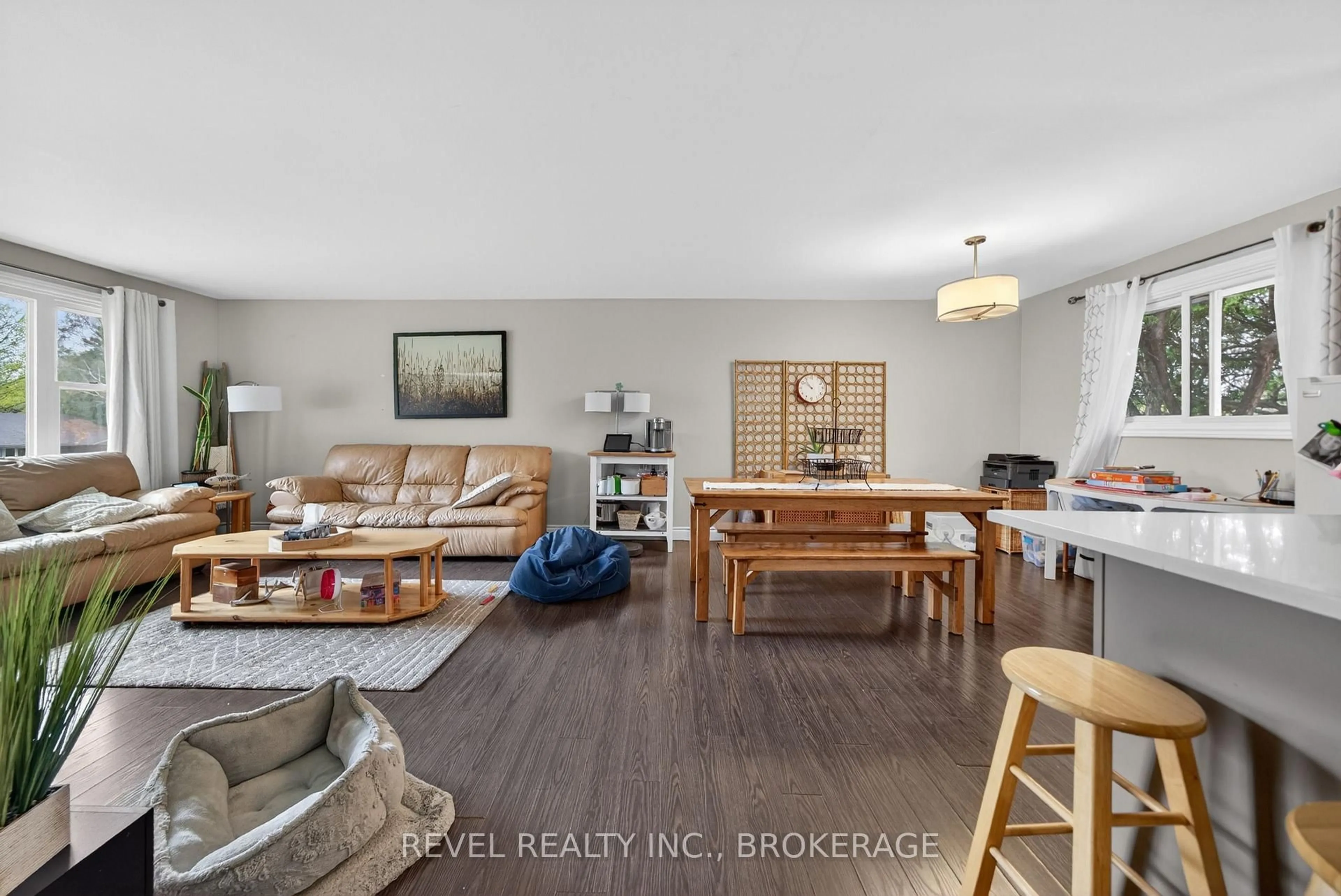Living room with furniture, wood/laminate floor for 694 High Gate Park Dr, Kingston Ontario K7M 5Z9