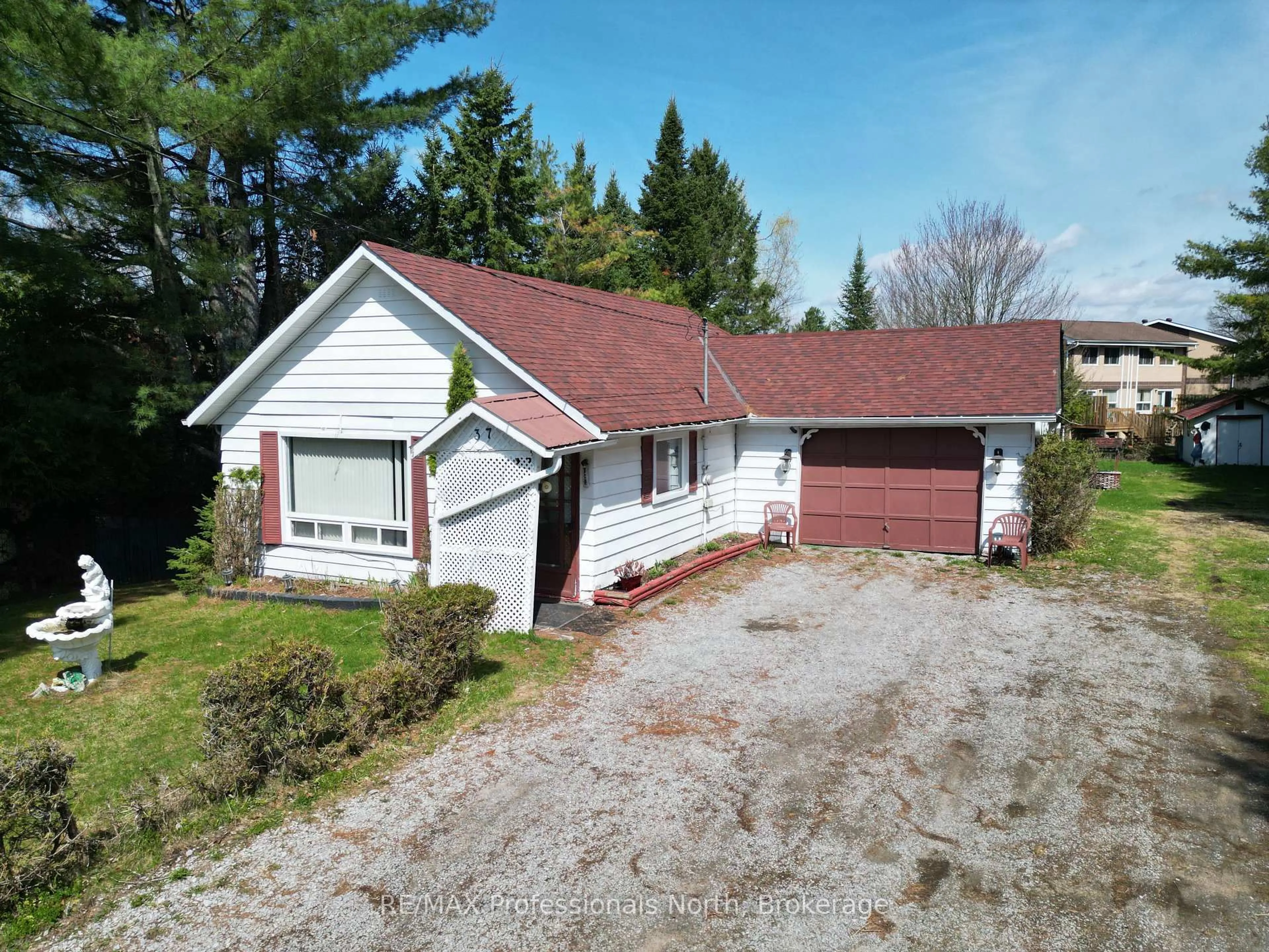 A pic from outside/outdoor area/front of a property/back of a property/a pic from drone, unknown for 37 Prince St, Minden Hills Ontario K0M 2K0