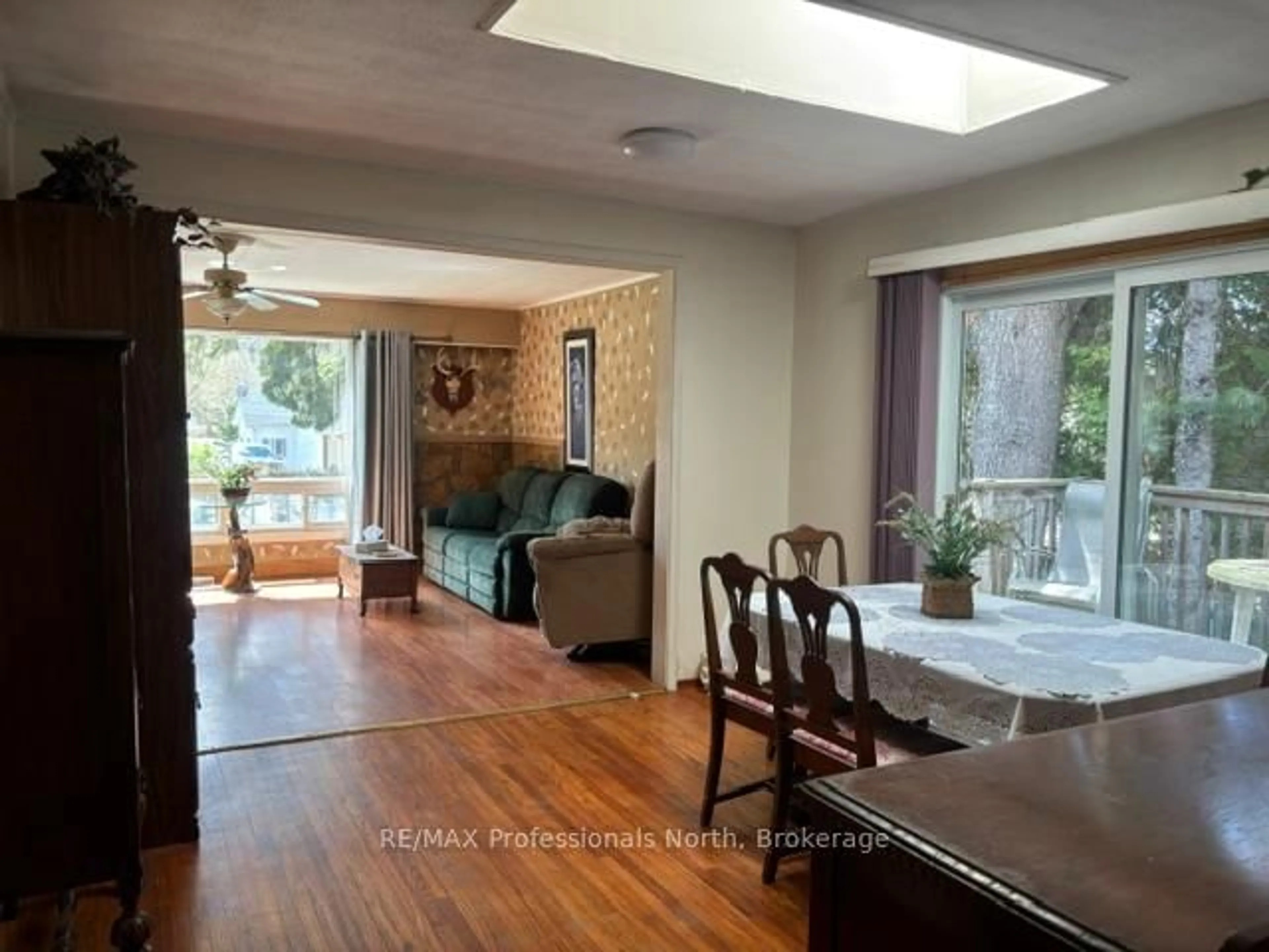 Living room with furniture, wood/laminate floor for 37 Prince St, Minden Hills Ontario K0M 2K0