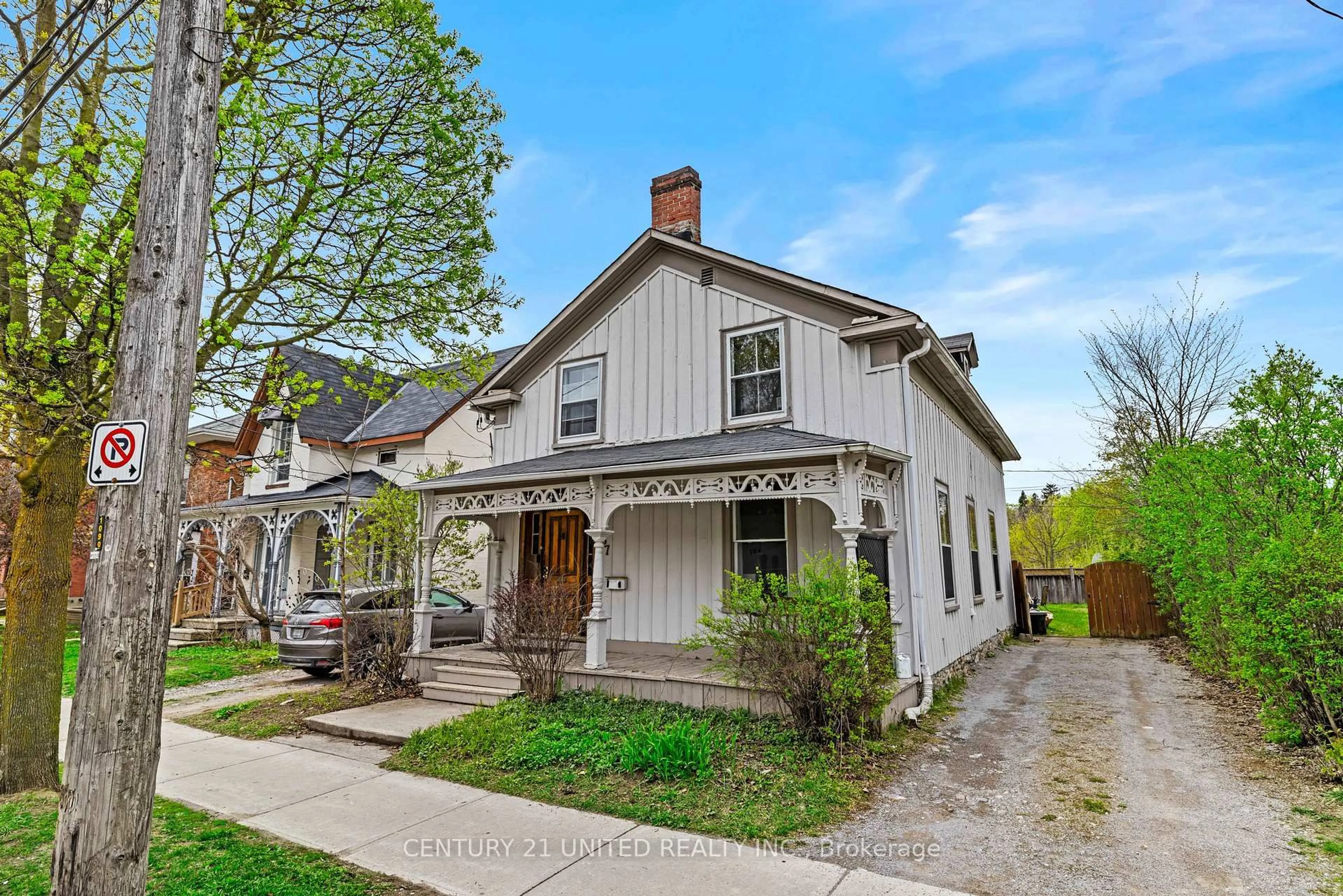 Home with brick exterior material, street for 667 George St, Peterborough Ontario K9H 3S7