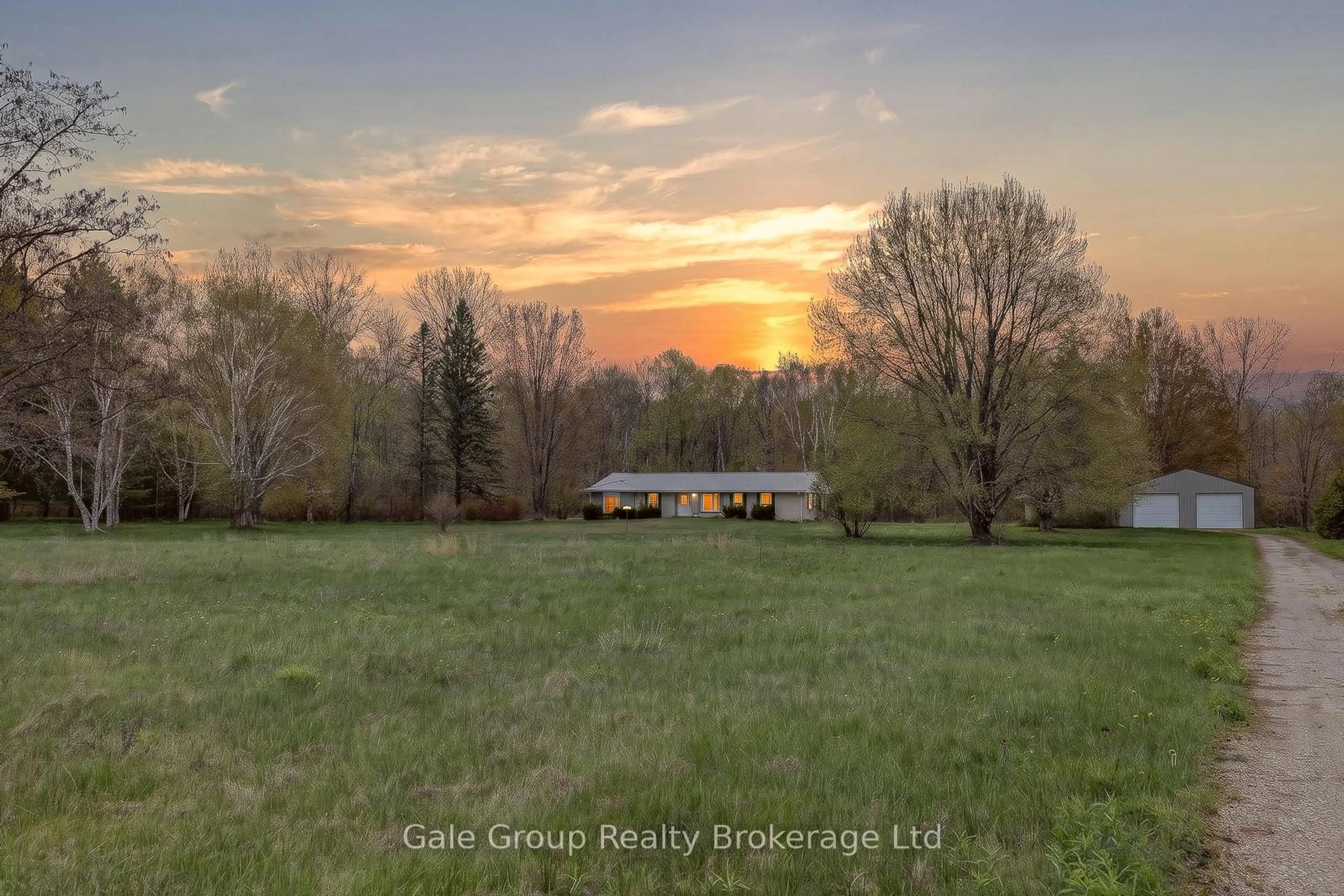 A pic from outside/outdoor area/front of a property/back of a property/a pic from drone, unknown for 45227 Dexter Line, Central Elgin Ontario N0L 2H0