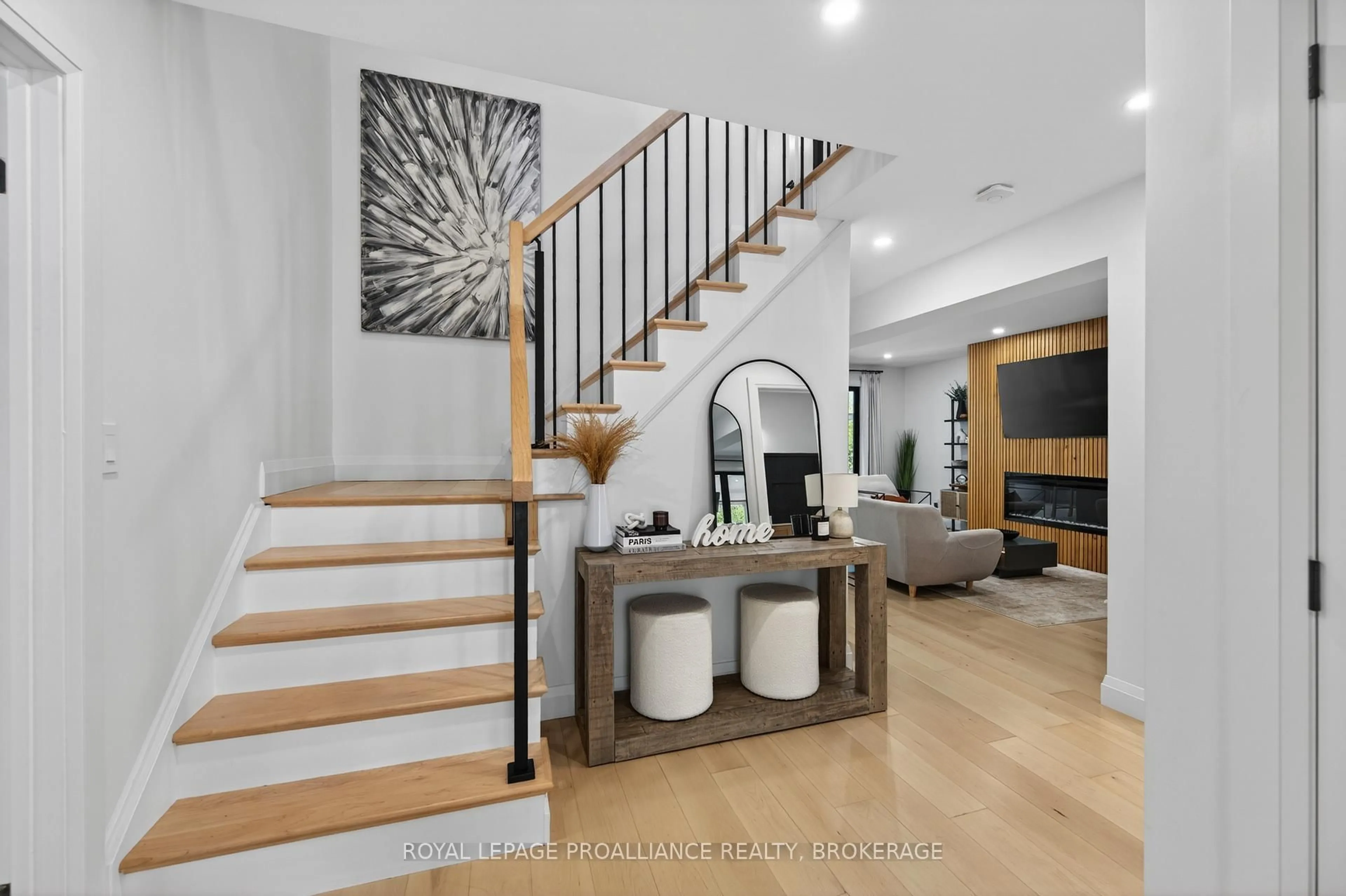 Indoor entryway for 861 Mona Dr, Kingston Ontario K7P 1S3