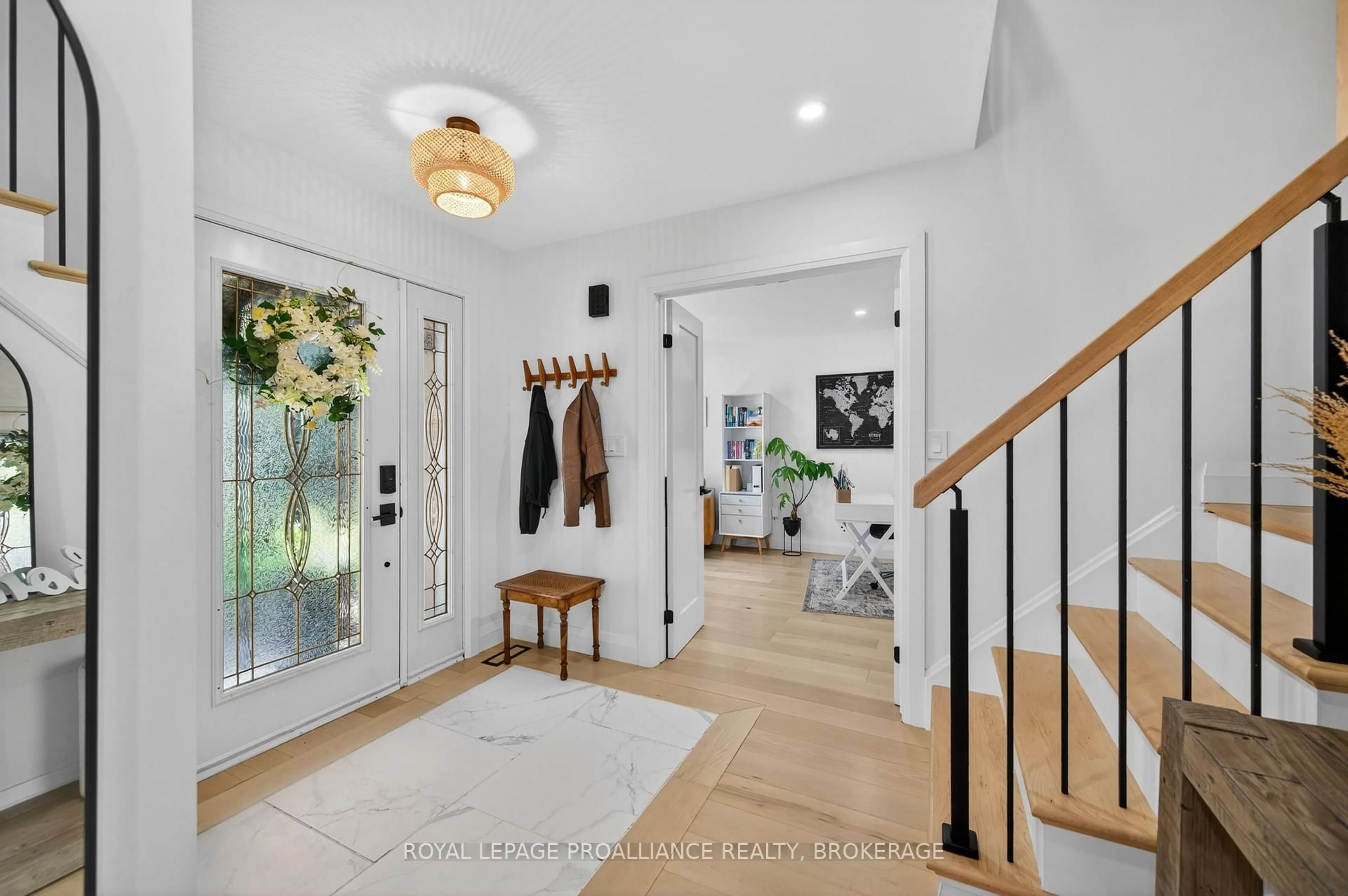 Indoor entryway for 861 Mona Dr, Kingston Ontario K7P 1S3