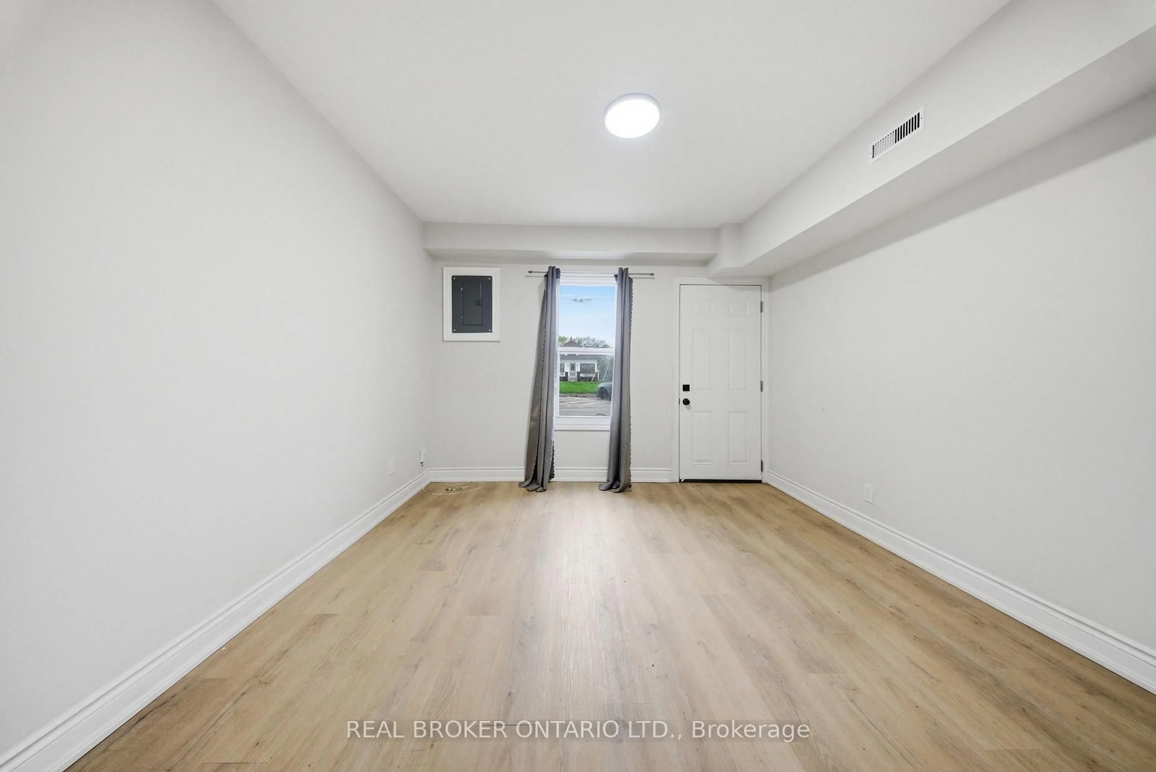 A pic of a room for 129 Durham St, Port Colborne Ontario L3K 1E1