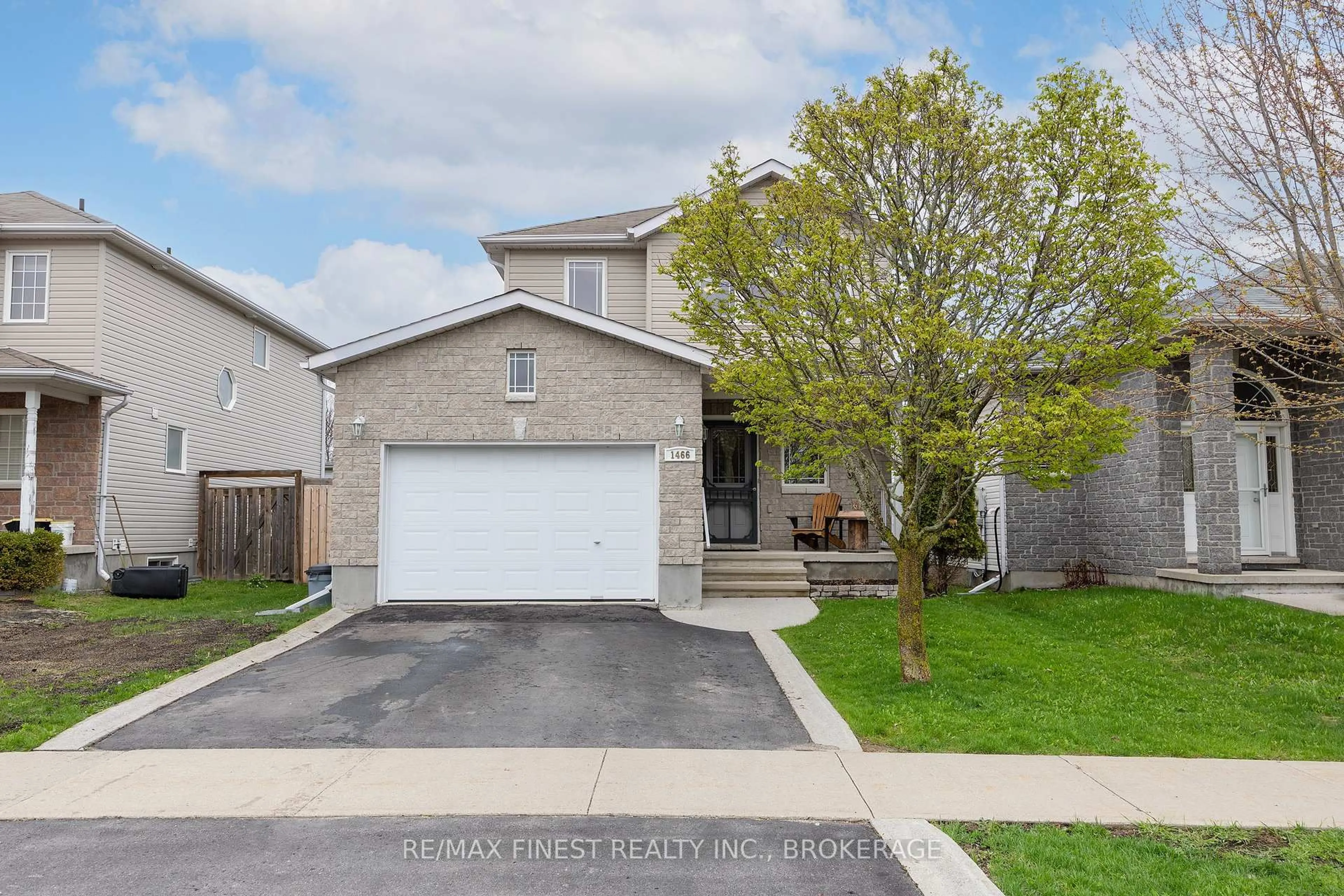 A pic from outside/outdoor area/front of a property/back of a property/a pic from drone, street for 1466 Adams Ave, Kingston Ontario K7P 0B6