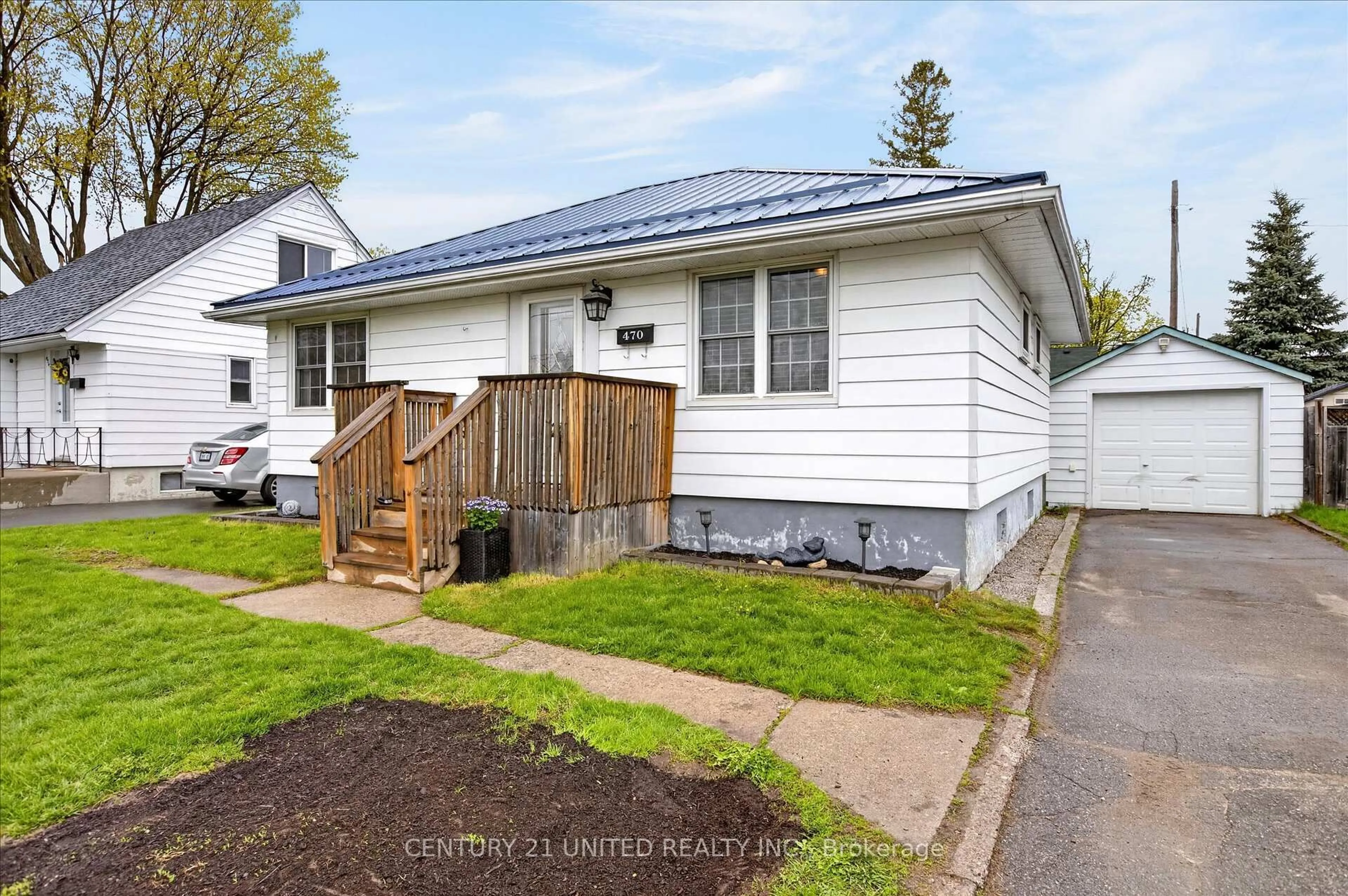 Home with vinyl exterior material, street for 470 O'Connell Rd, Peterborough Ontario K9J 4C9
