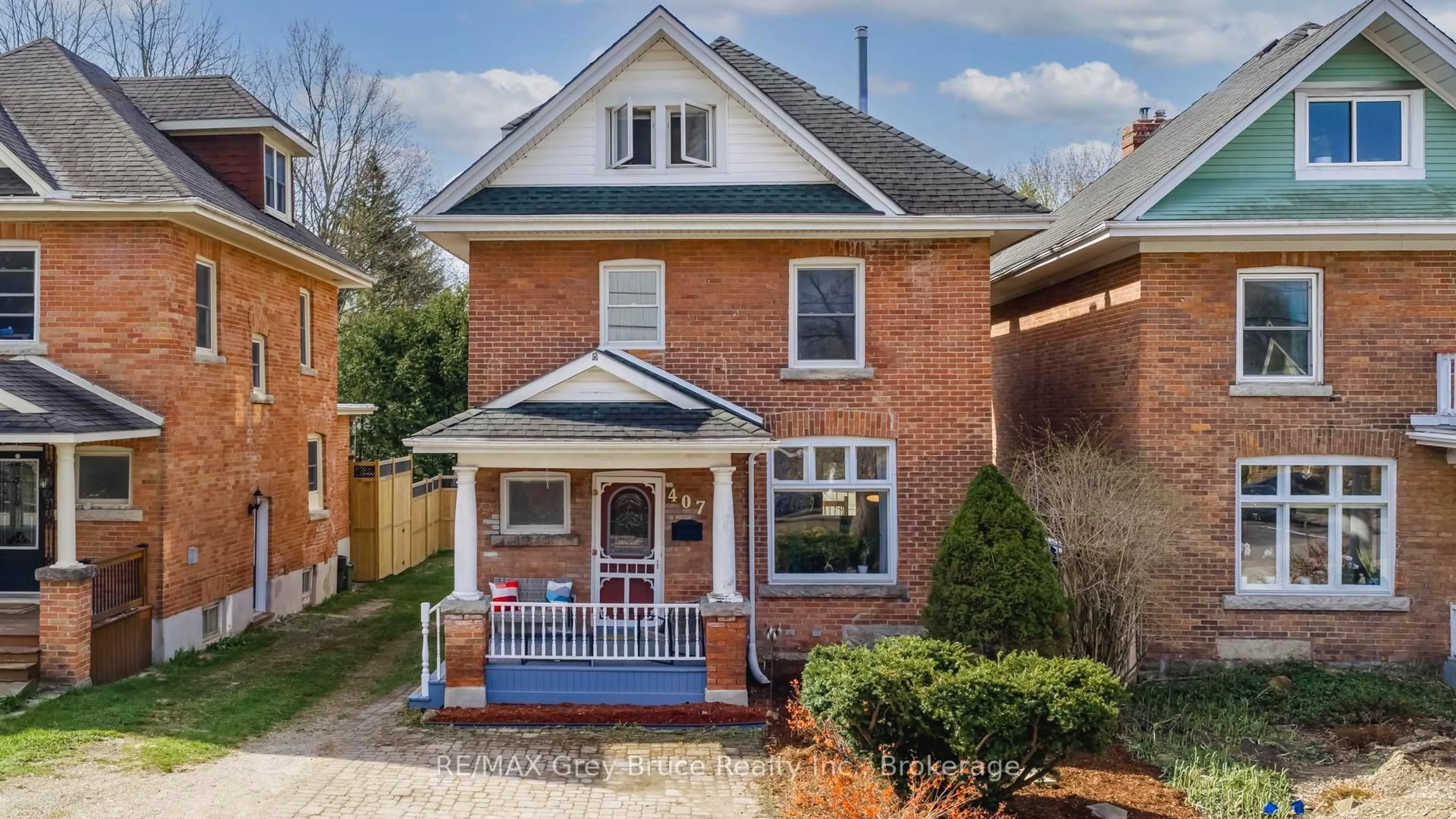 Home with brick exterior material, street for 407 5th St, Owen Sound Ontario N4K 1C9